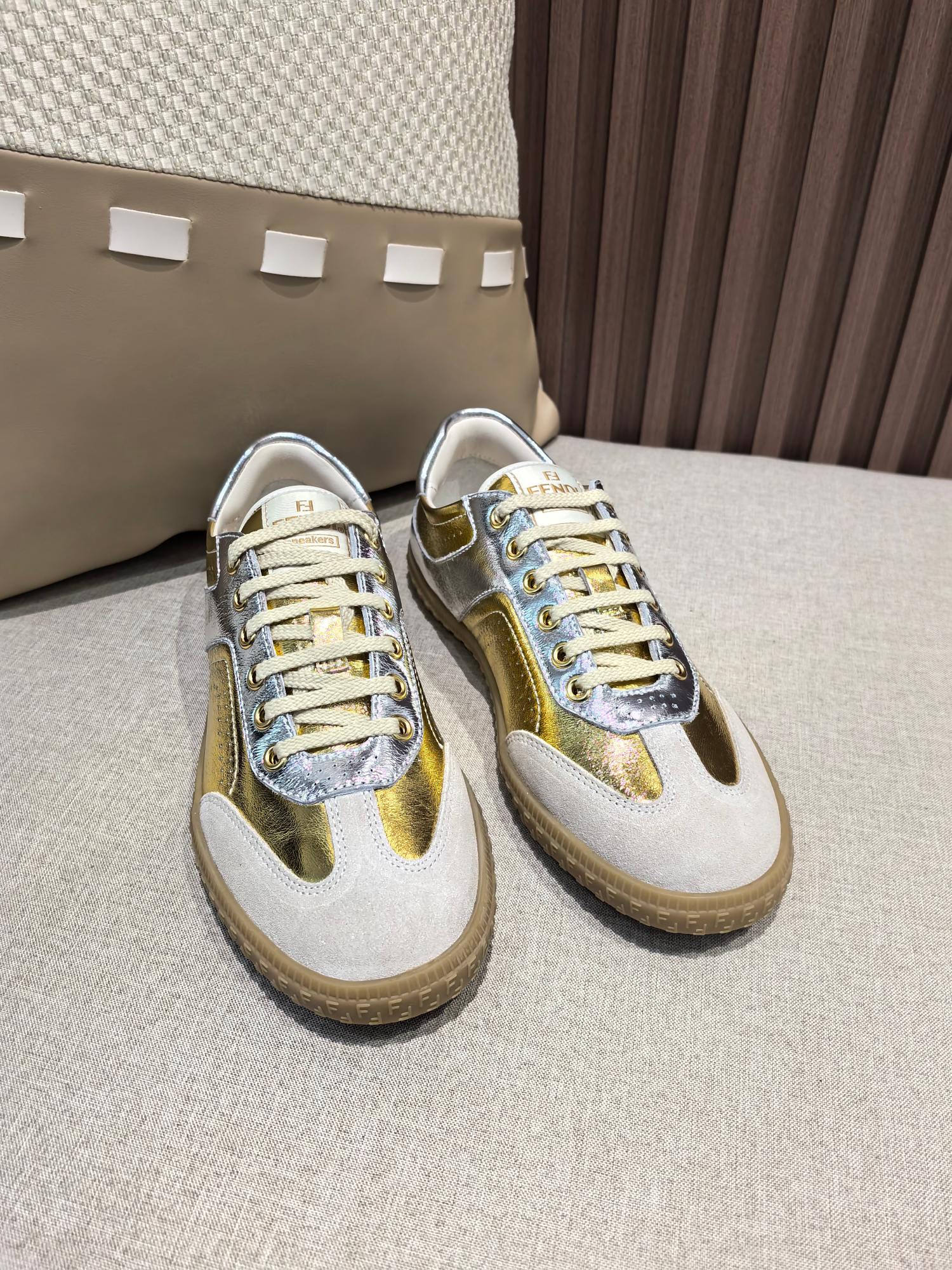 Precio de fábrica p270@ Estilo de pareja 👫Fendi Fendi 24 de primavera, nuevos zapatos de entrenamiento moral…