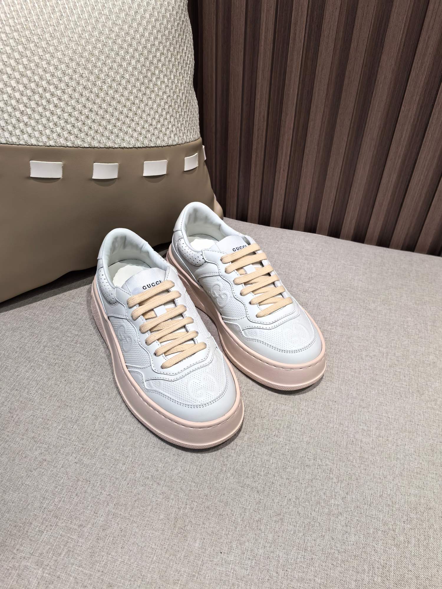 Precio de fábrica p310 @ Estilo de pareja 👫 Zapatos blancos de suela gruesa Gucci Gucci para parejas de homb…