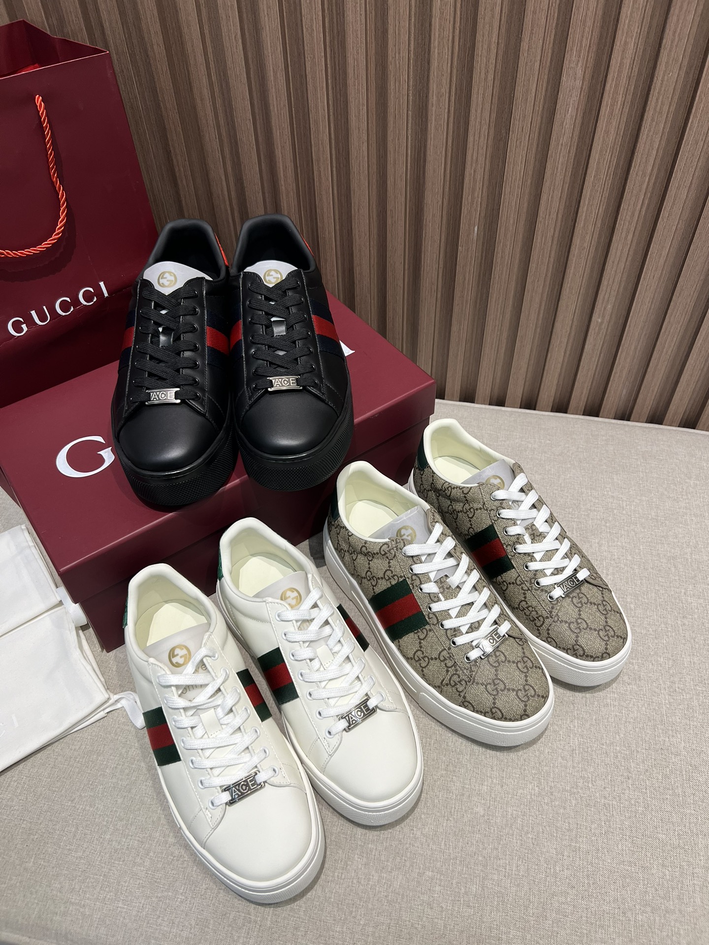 Colección zapatos blancos Gucci Acne suela gruesa $290