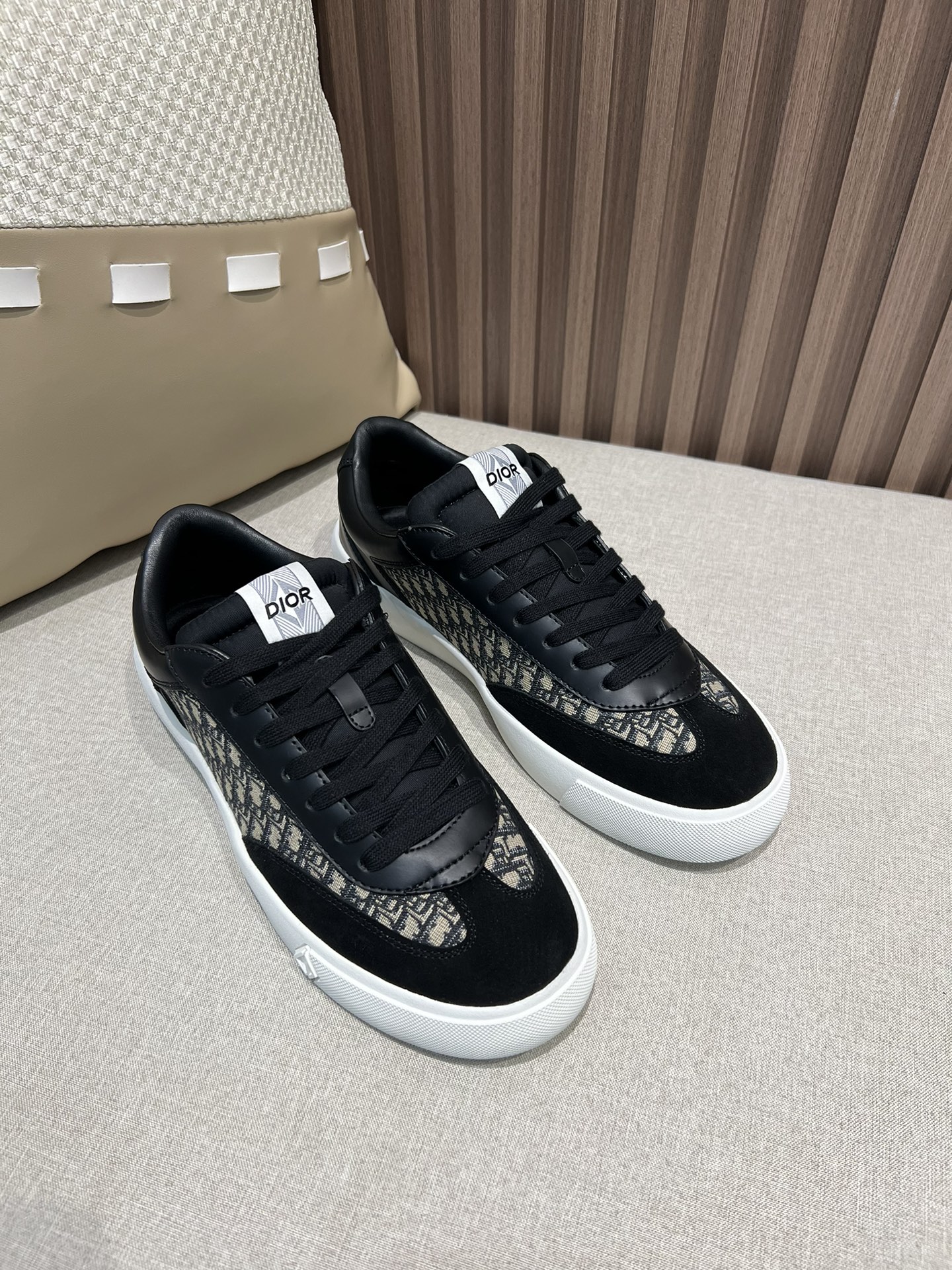 Precio de fábrica p320 @, estilo masculino 👨🏻 alta calidad Dior Nueva serie B101 de Dior Mocasines para parejas con p…