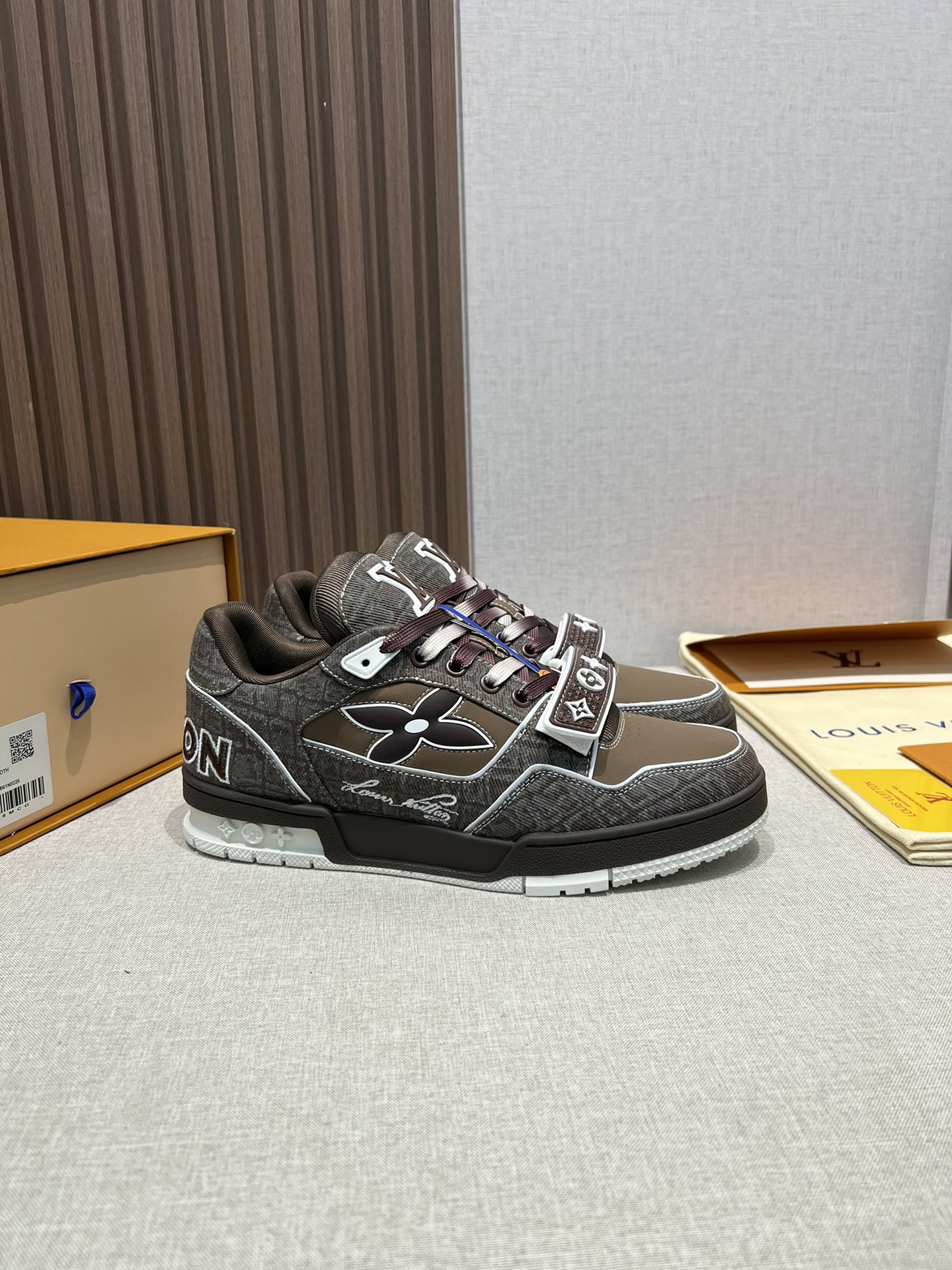 LV Donkey Family Couple Model👩‍❤️‍👨24 Trainer Nueva colección de zapatos de baloncesto con velcro @ 420