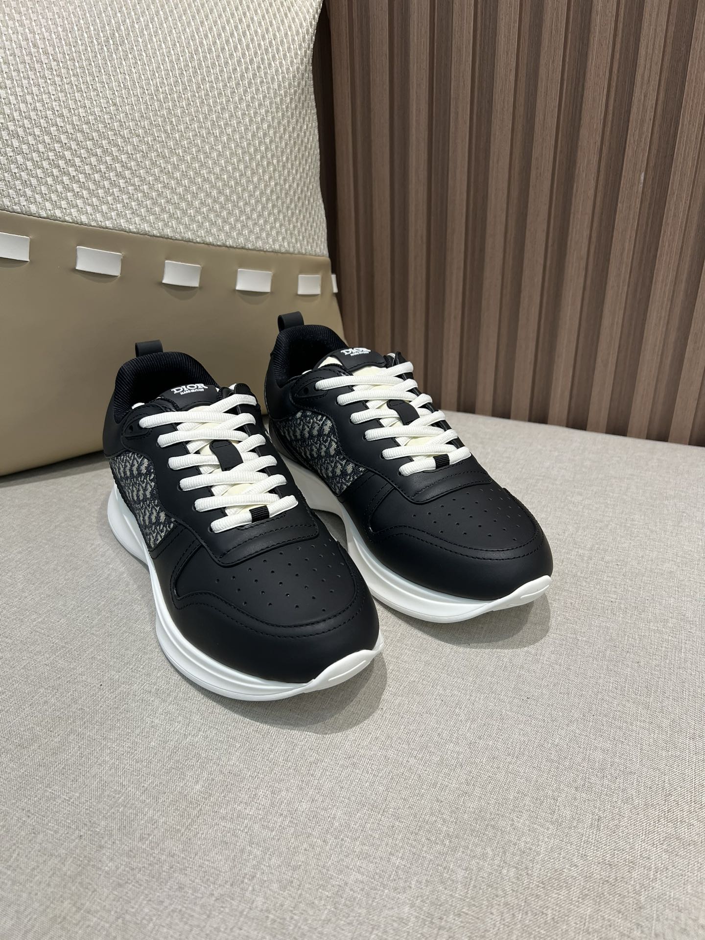 Precio de fábrica p310 @, modelo para hombre 👦🏻Zapatillas deportivas para correr Dior Classic Series B25. Las zapatil…