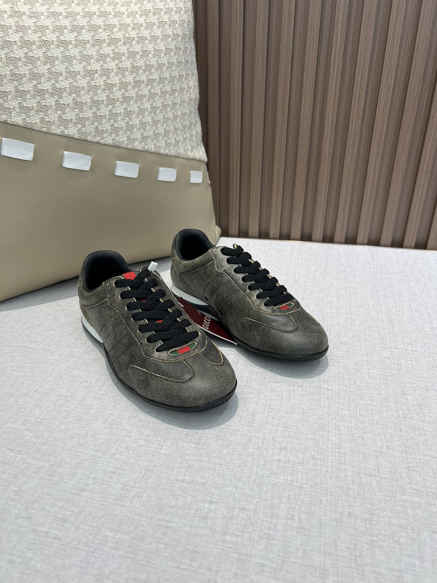 Precio de fábrica p270 @, modelo de pareja de la serie pasarela Gucci Shift 2026 👫Zapatos deportivos de suela fina De …