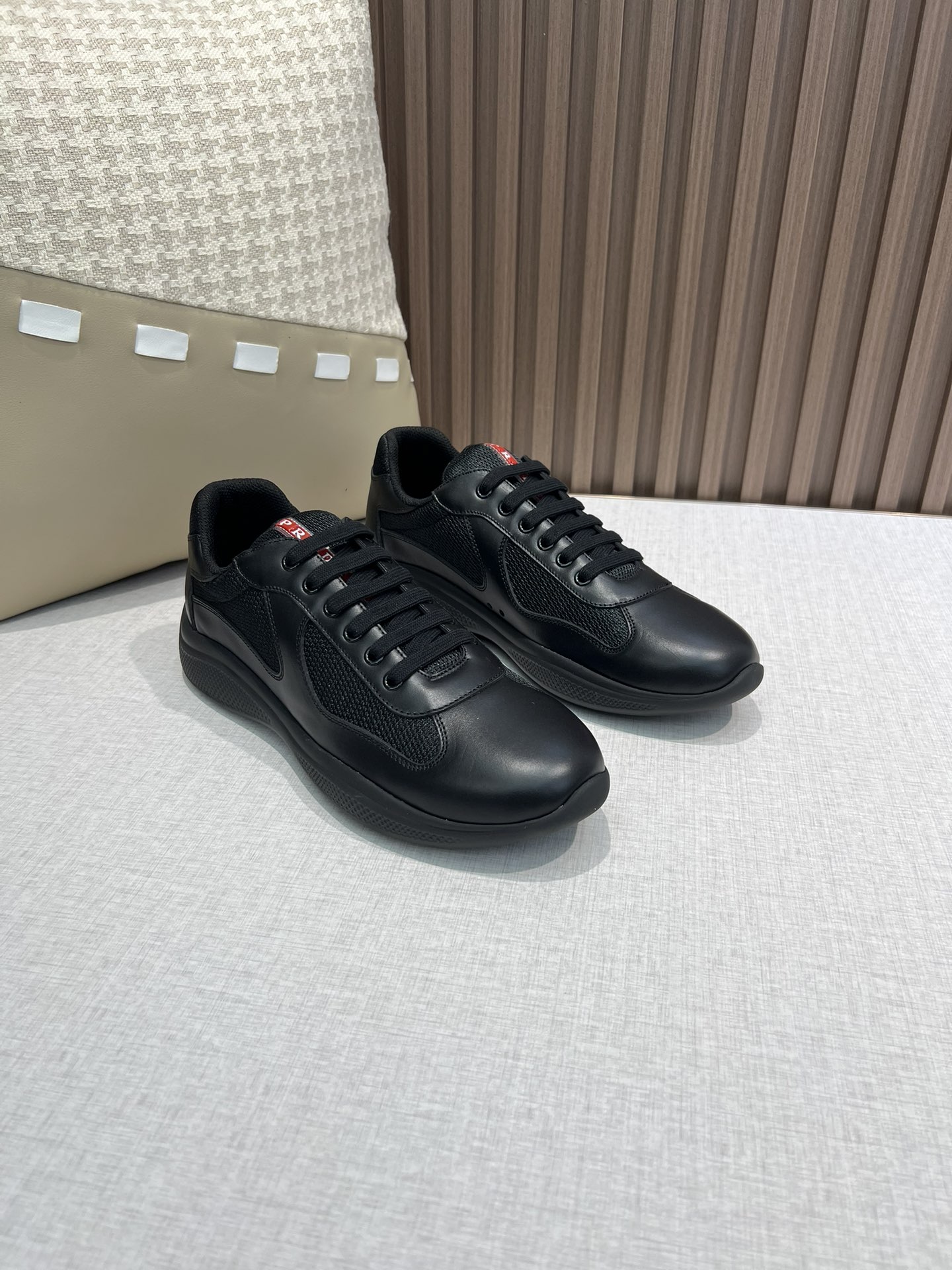 Precio de fábrica p310 @, talla de hombre 👦🏻 Zapatillas casuales de malla de charol de la serie Prada America's Cup. …