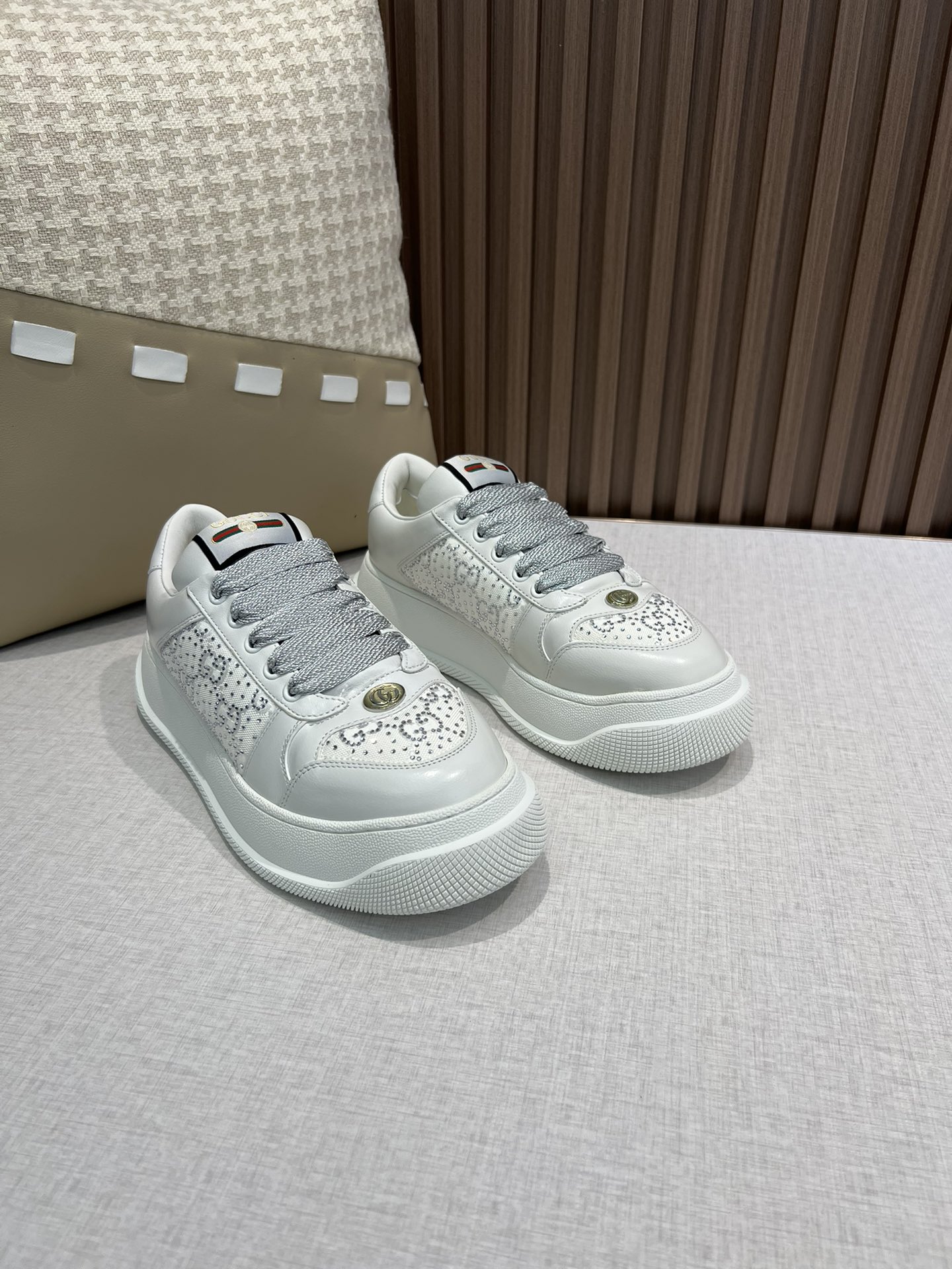 Precio de fábrica p310 @, Estilo de pareja 👫 Zapatos de pan Gucci Gucci nueva serie Screener Estilo de pareja Zapatos …