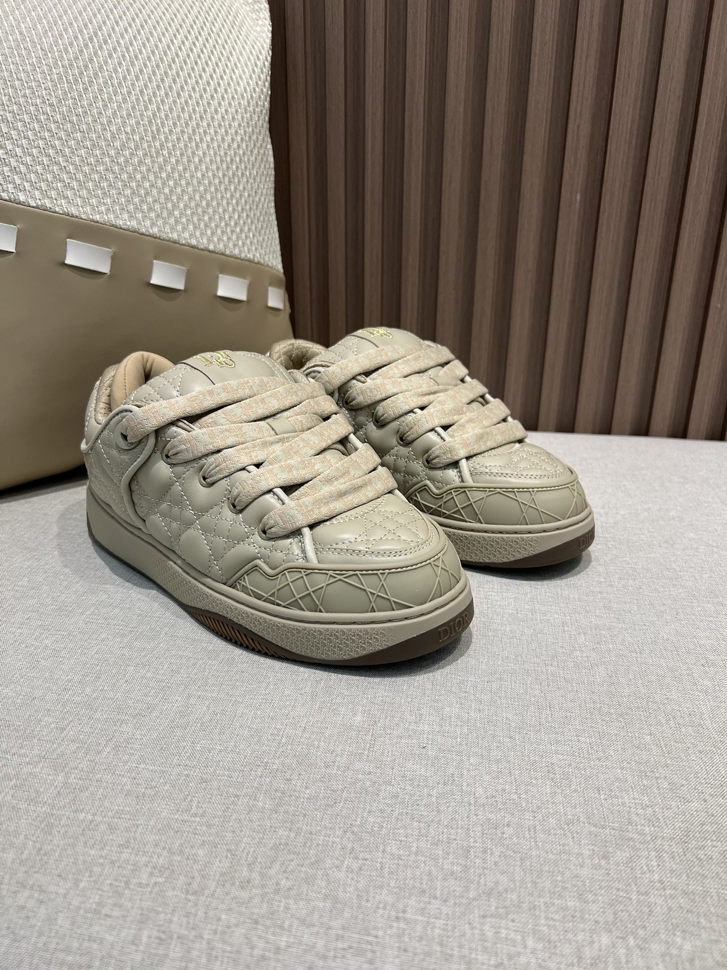 Precio de fábrica p410@ Estilo masculino 👦🏻Zapatos de pan serie Dior B9S, calzado deportivo casual, calzado de skate,…