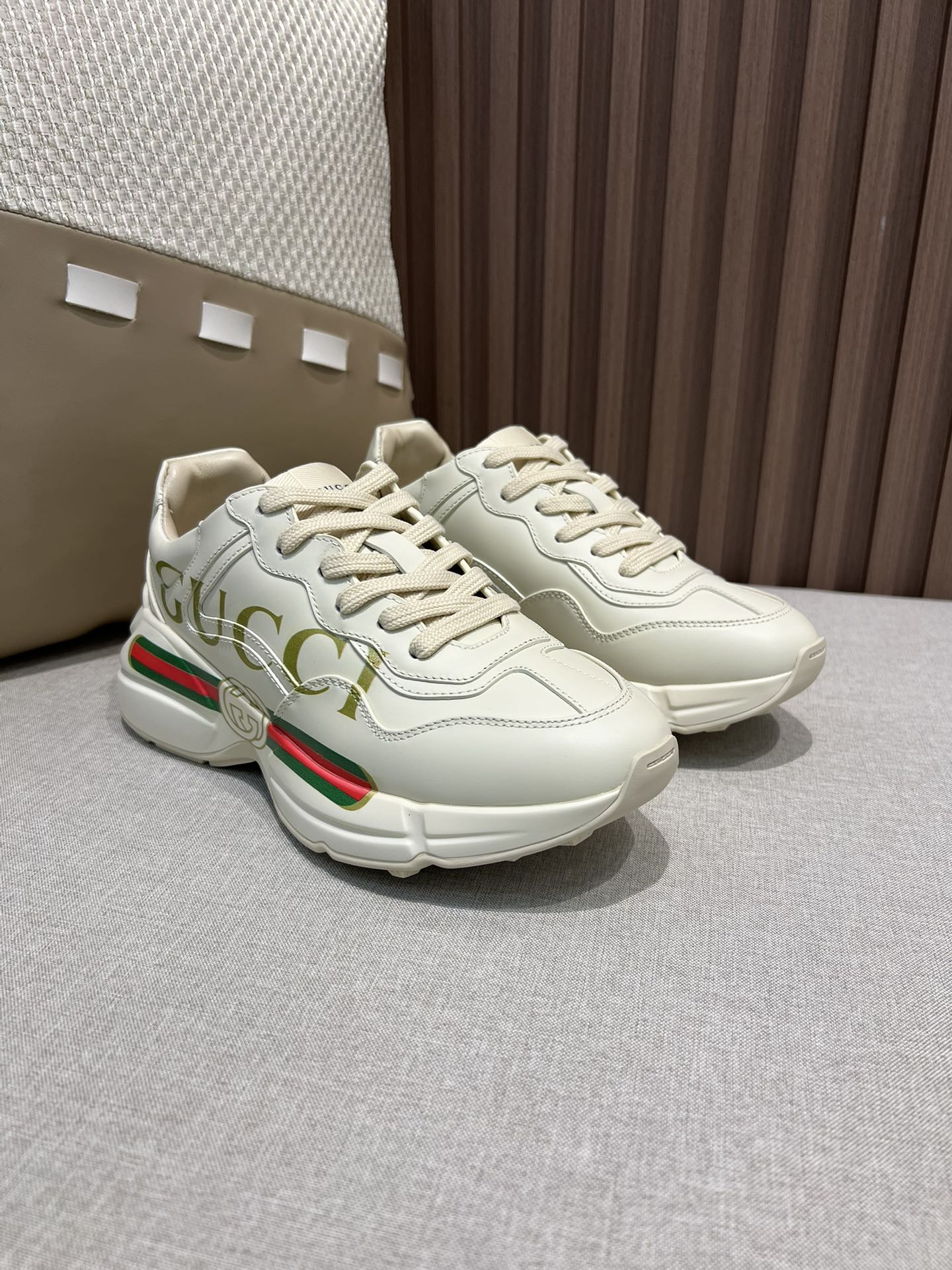 Precio de fábrica p380@, modelo pareja 👫Gucci Zapatos papá Gucci modelo pareja, zapatos jogging retro con forma de cue…
