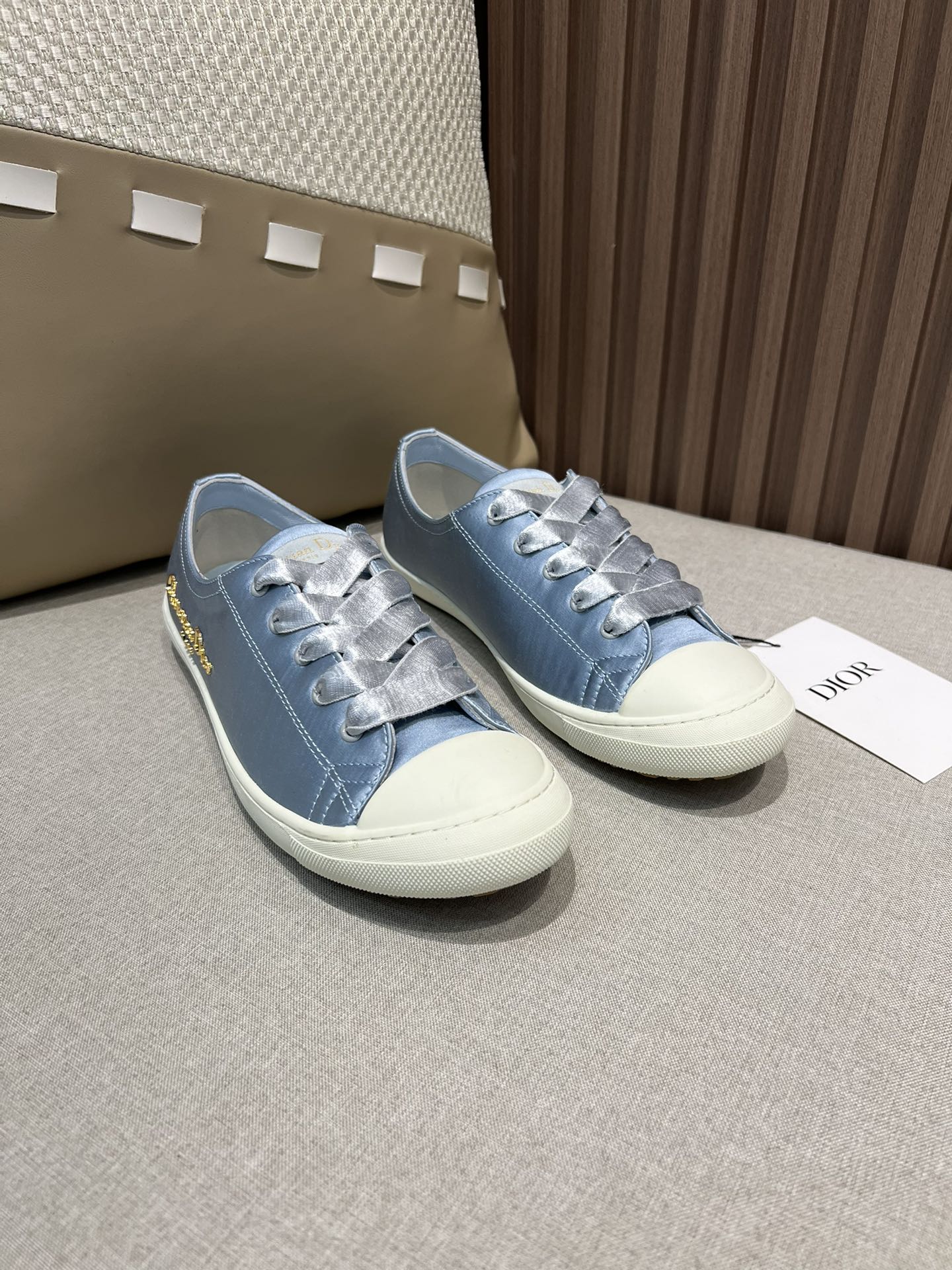 Precio de fábrica p260@ Talla de mujer 👩🏻Dio*r Las nuevas zapatillas Star de primavera y verano de Dior son un artícu…