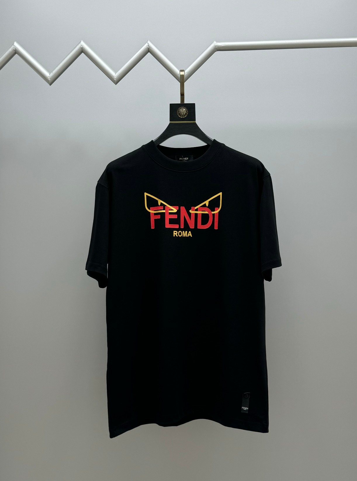 (Versión premium, diferente de la común) Disponible todo el año, venta segura. Estilo: Camiseta de manga corta Fen.di/F…