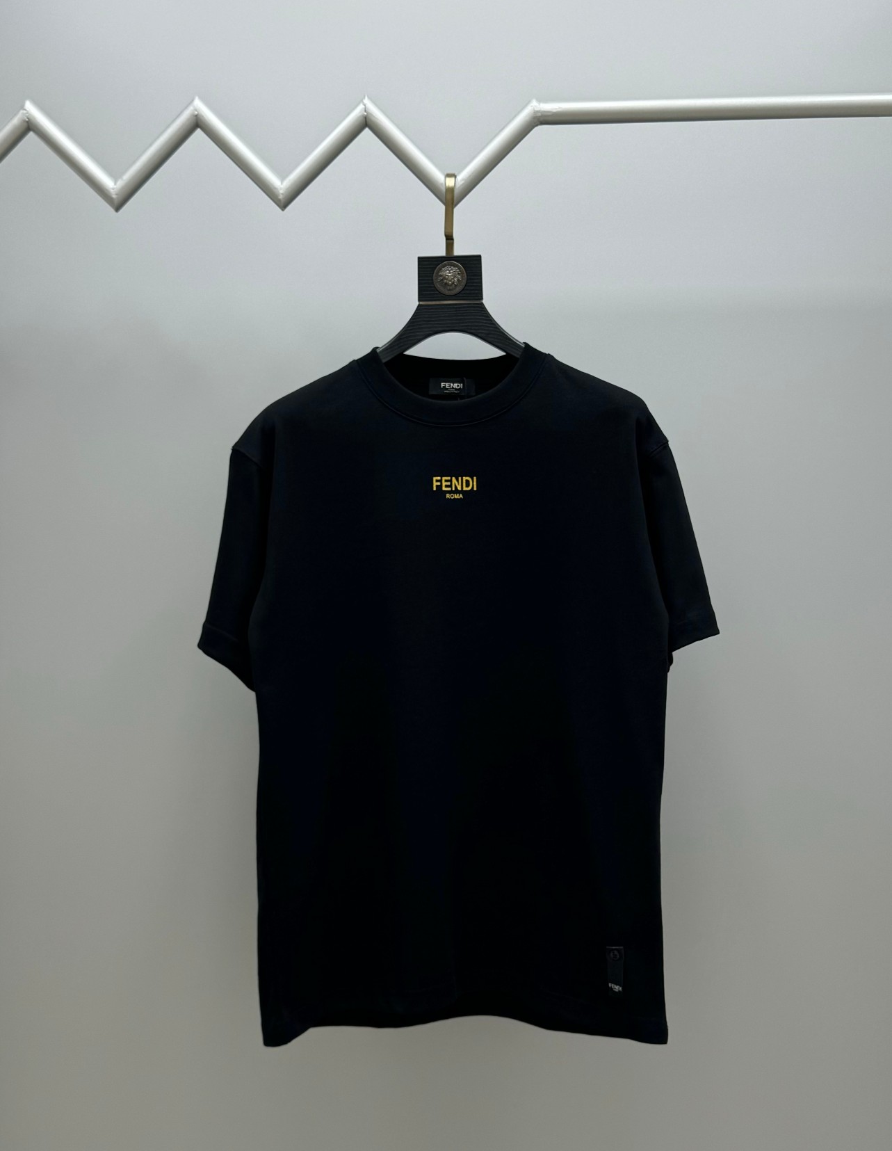 (Versión premium, diferente de la común) Disponible todo el año, venta segura. Estilo: Camiseta de manga corta Fen.di/F…