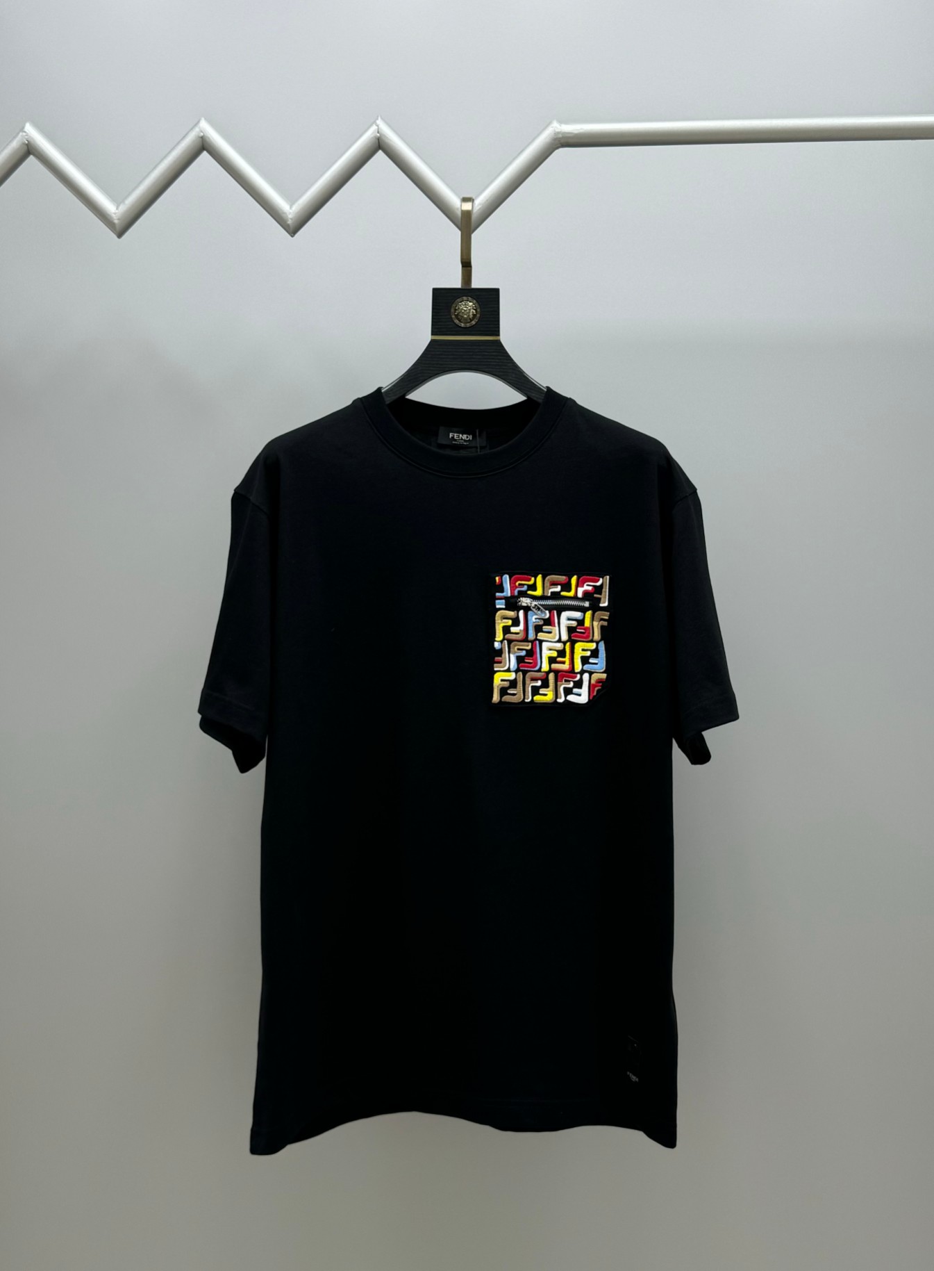 (Versión premium, diferente de la común) Disponible todo el año, venta segura. Estilo: Camiseta de manga corta Fen.di/F…