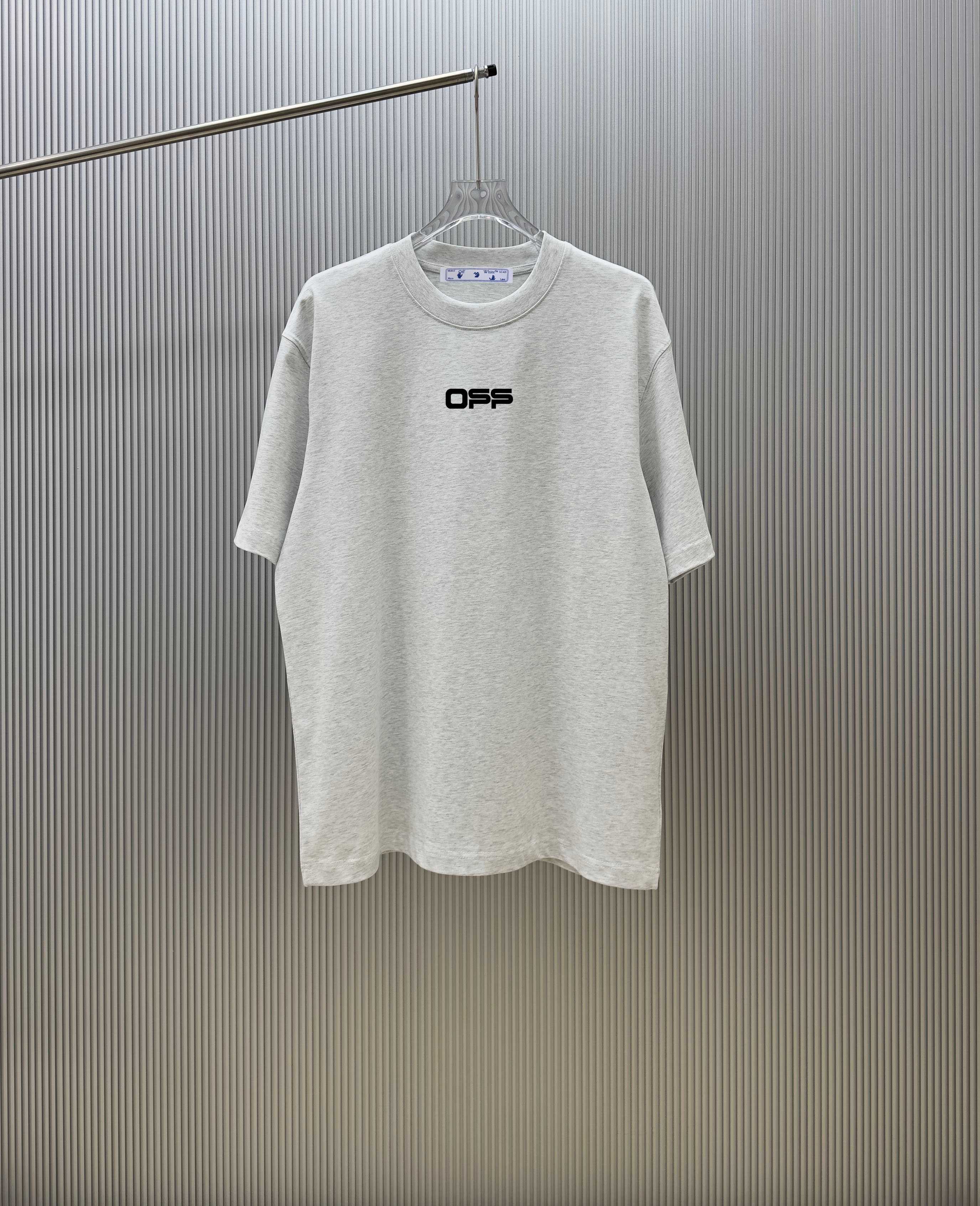 P70 (control de calidad estricto) Modelo: camiseta de manga corta off-white. Tela: 100% algodón doble hilo de 300g. Rib…