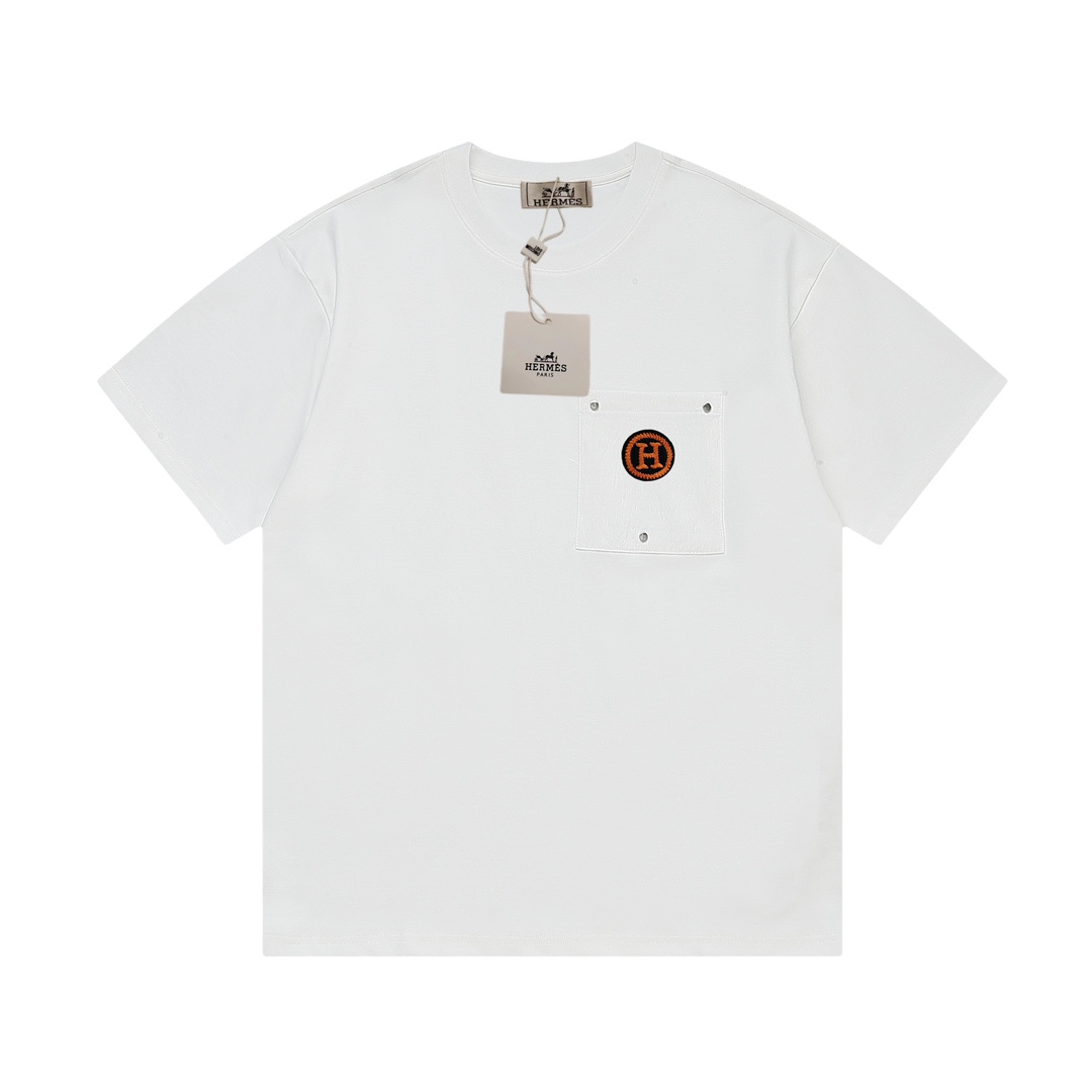 Camiseta de manga corta de cuello redondo de hombre de la colección de primavera-verano 24S de Hermès, con las tres eti…