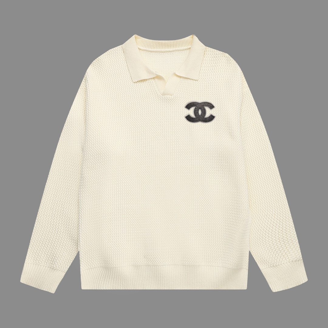 Chanel Suéter de cuello vuelto de lana con diseño exclusivo en el cuello. Exclusivo en el mercado, no es el efecto de t…