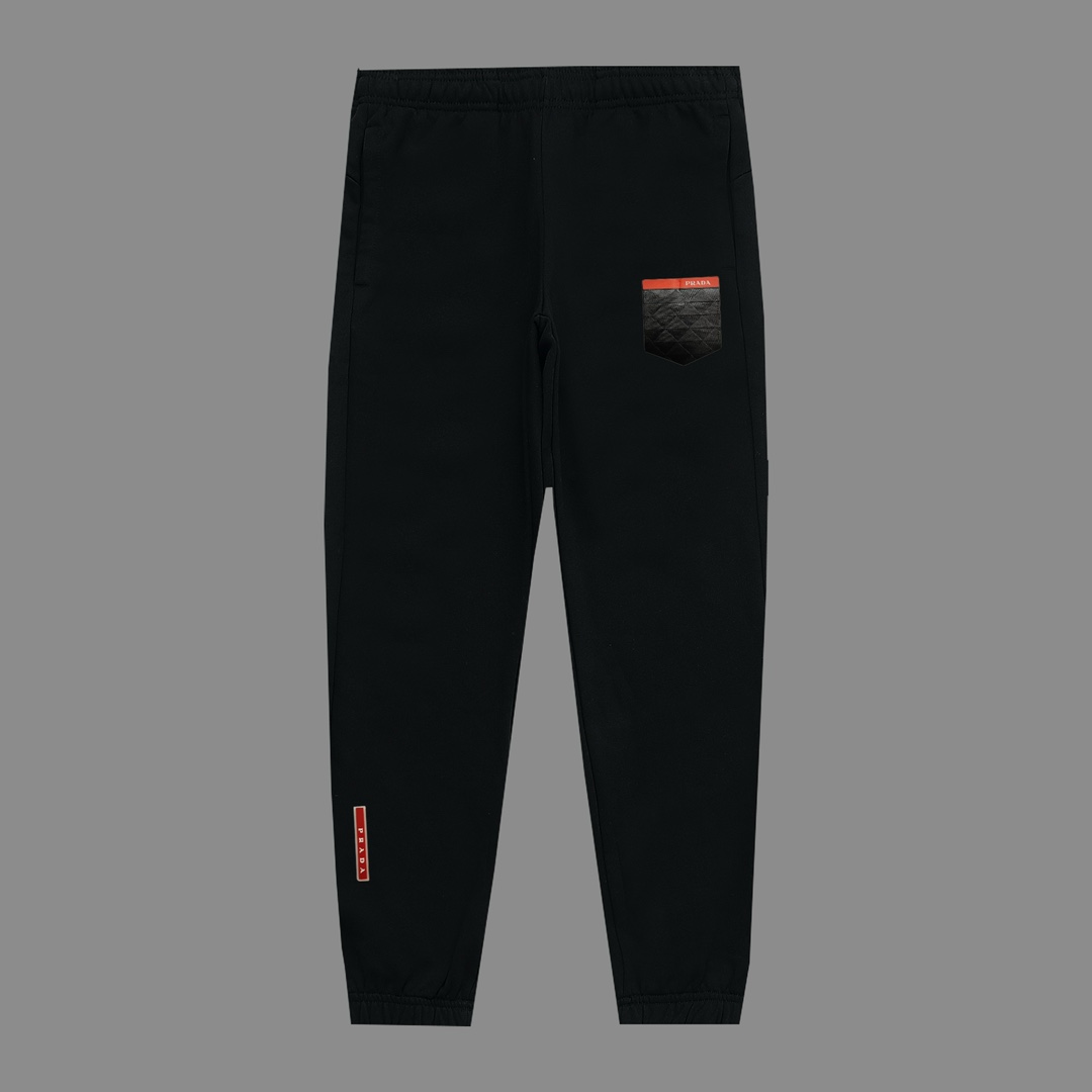 , La sudadera de felpa elástica y los pantalones de algodón de Prada de otoño de 2024 son una versión de alta gama de l…