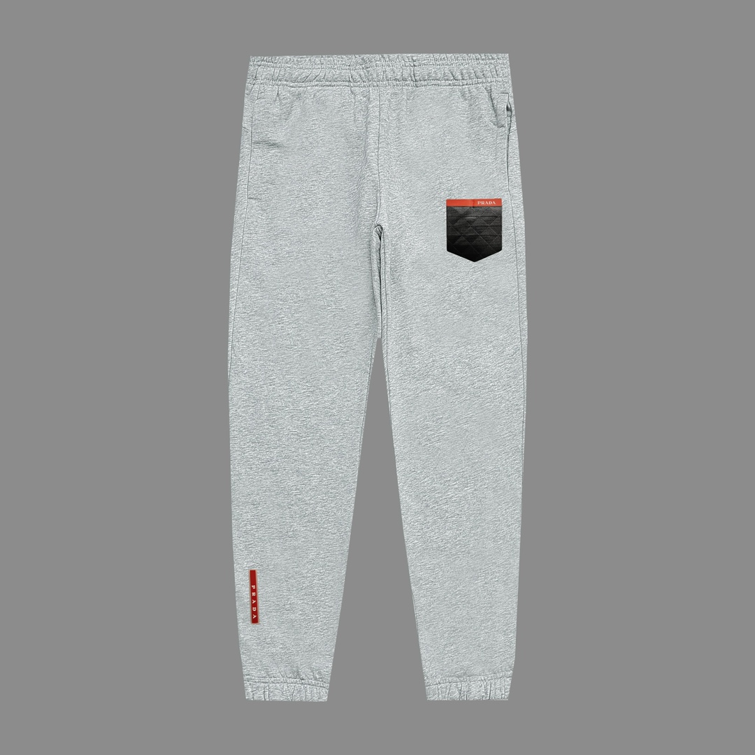 La sudadera de felpa elástica y los pantalones de algodón de Prada de otoño de 2024 son una versión de alta gama de la …