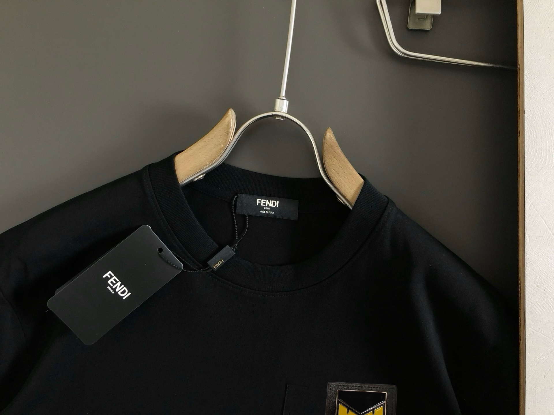 Fendi Camiseta de Manga Corta con Logo Clásico para Hombre - Nueva Temporada 5 i1748440505744 2559 0 3