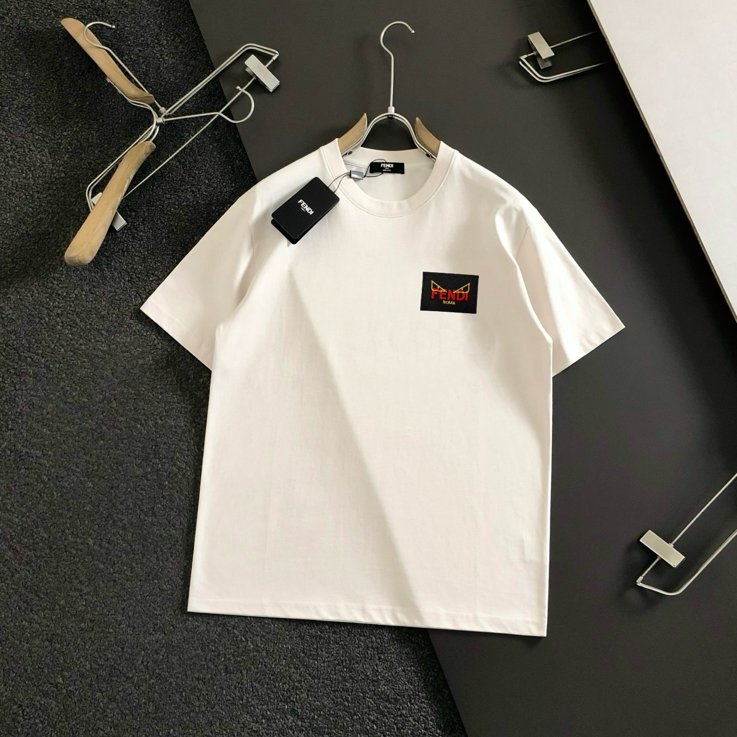 Fendi Camiseta de Manga Corta con Logo Clásico para Hombre, Diseño Exclusivo 6 i1748440669371 6035 0 4