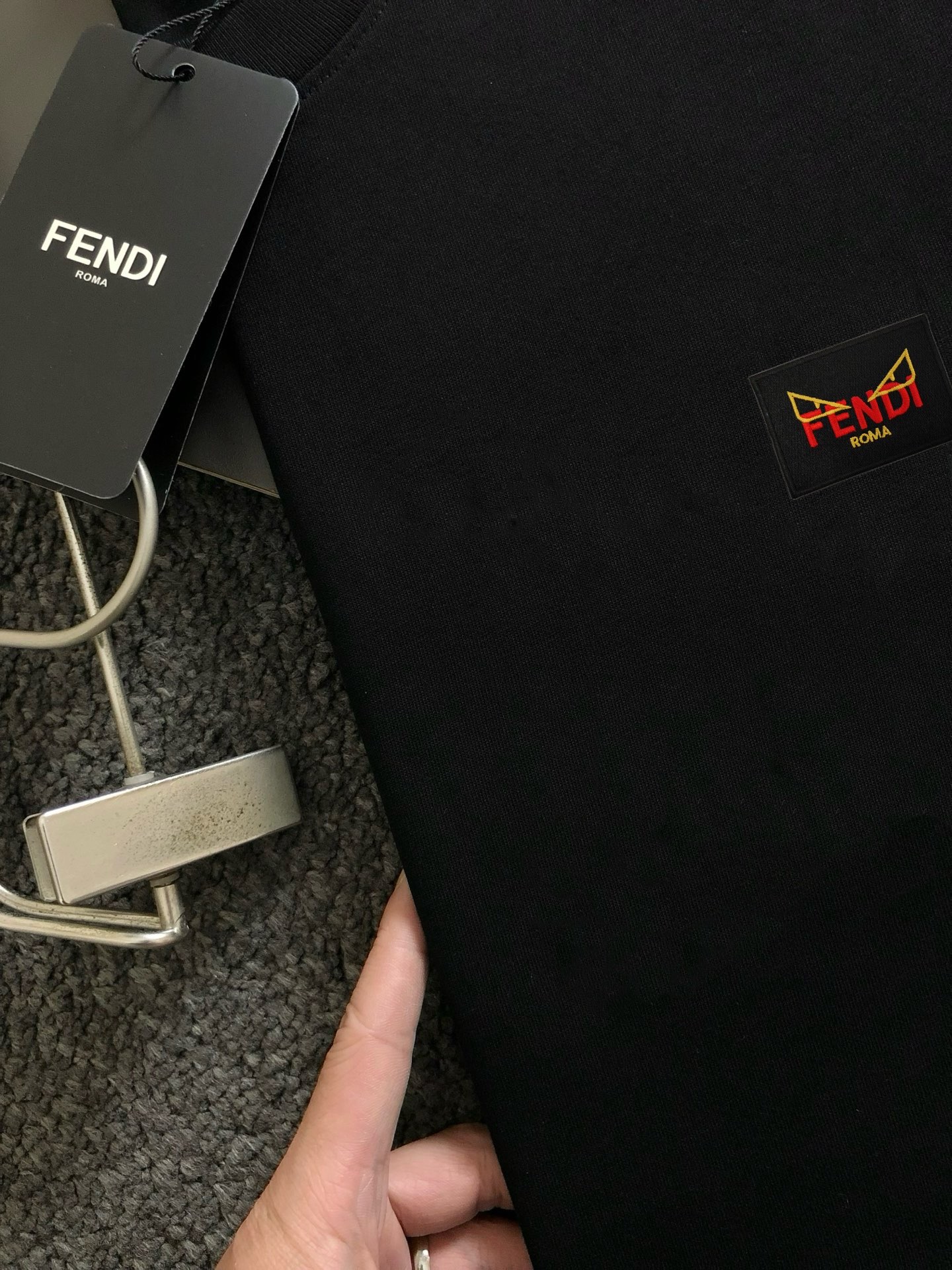 Fendi Camiseta de Manga Corta con Logo Clásico para Hombre, Diseño Exclusivo 4 i1748440669434 2351 0 2