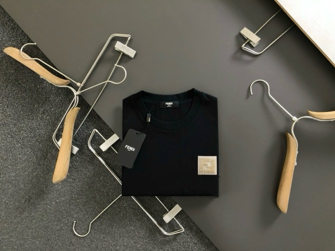 Fendi Camiseta de Manga Corta con Logo Clásico para Hombre 16 Fendi Camiseta de Manga Corta con Logo Clásico para Hombre