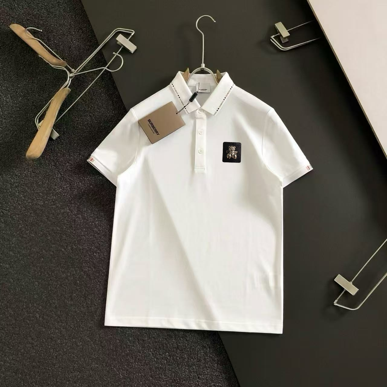 Polo Burberry de Manga Corta con Diseño de Oso y Cuello a Rayas 4 i1750848808815 9098 0 2