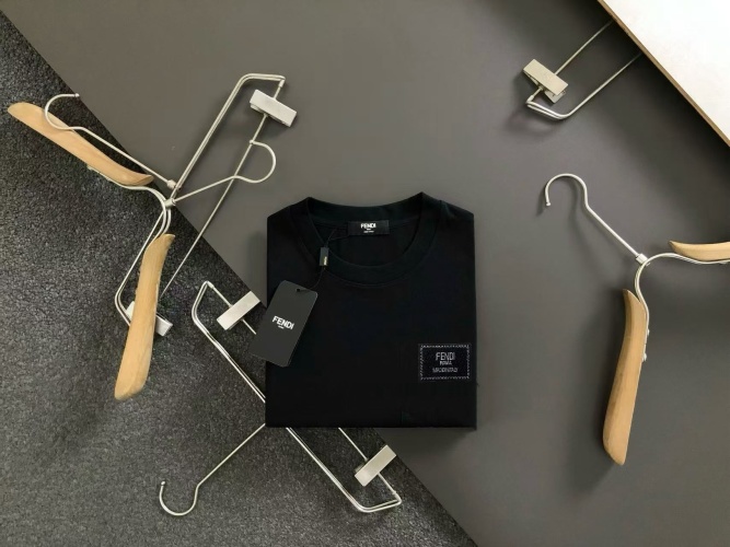 Fendi Camiseta de Manga Corta con Logo Clásico para Hombre 15 Fendi Camiseta de Manga Corta con Logo Clásico para Hombre