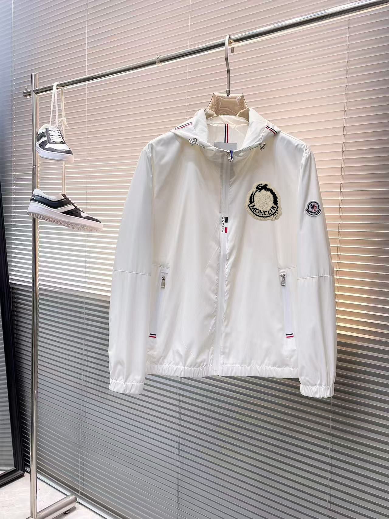 מעילת גברים לחורף מונכלר לסיגנון 2025 עד 205 ק”ג