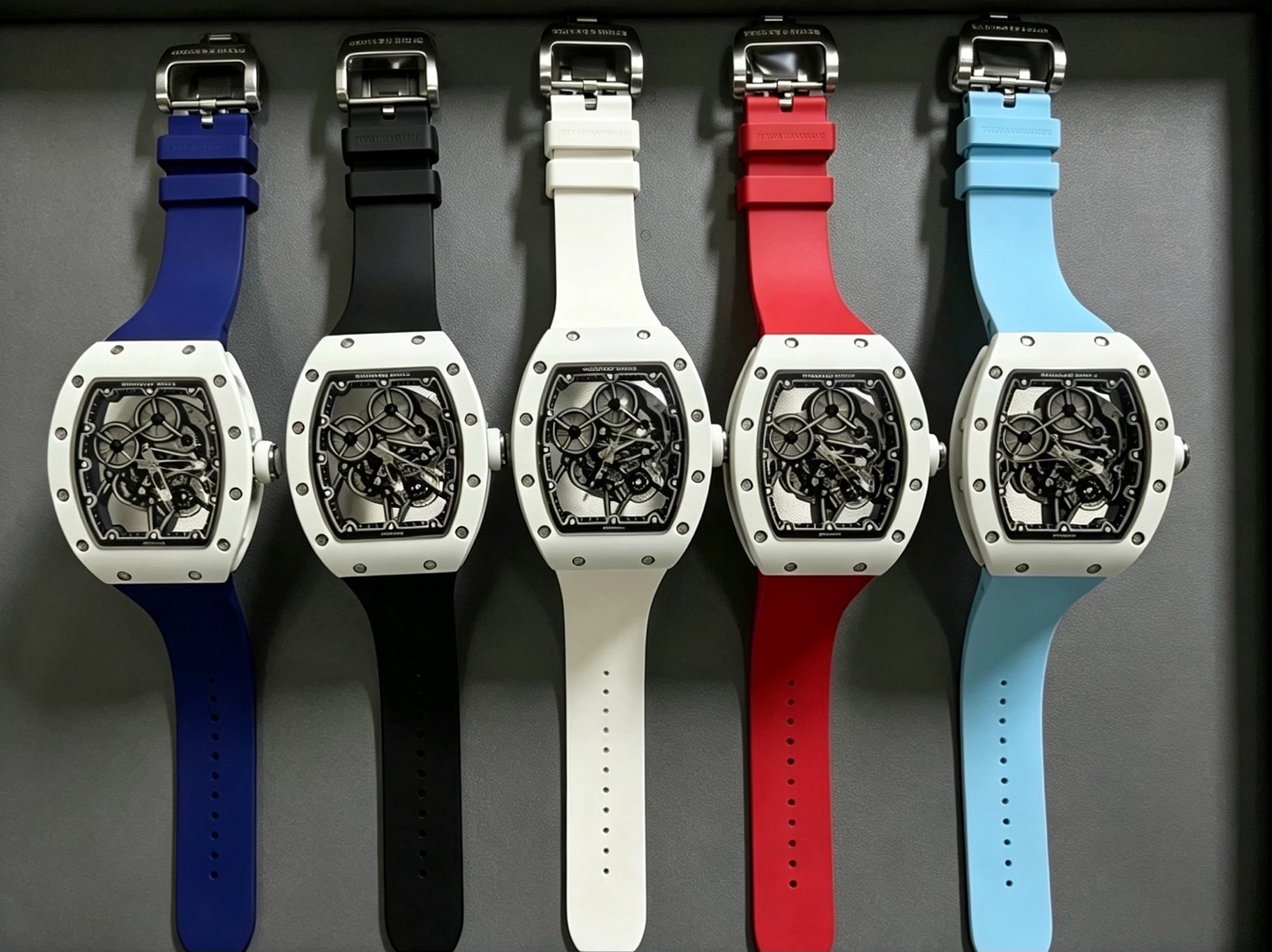 NO:944275,Produced by RM factory, Richard Mille RM-01 three-color arrives on the market, the latest breakthrough quality, authentic, all data consistent with the original, diameter 38.5mm, ultra-thin TPT quartz carbon fiber shell, thickness consistent with the original, about 10.6, super lightweight TPT quartz carbon fiber material, weight about 40 grams, all details, size, thickness, weight, material, materials are the same as the original. Exclusively modified manual movement, the only modified manual movement on the market  The modified machine can achieve a swing of 28800. RM Factory - Re-engraving the classics with ingenuity and interpreting the texture with details. We sincerely invite all senior watch friends to come and taste it. Welcome to order RM Factory 55-01 to see the real thing and get a hands-on experience.19860909RM厂出品 理查德米勒RM-01 三色到货市面最新突破品质 真实的 所有数据原装一致,直径38.5mm  超薄TPT石英碳纤维壳套 厚度原装一致10.6 左右  超级轻量化TPT石英碳纤维材质 重量40克左右 所有细节 尺寸,厚度,重量,材质 材料原装一样. 独家改装手动机芯,市面唯一 一款改装手动机 改装机可以做到摆幅28800. RM厂-以匠心复刻经典,以细节诠释质感,诚邀各位资深表友莅临品鉴、欢迎前来订购RM厂55-01看实物 上手感受.,,Watch