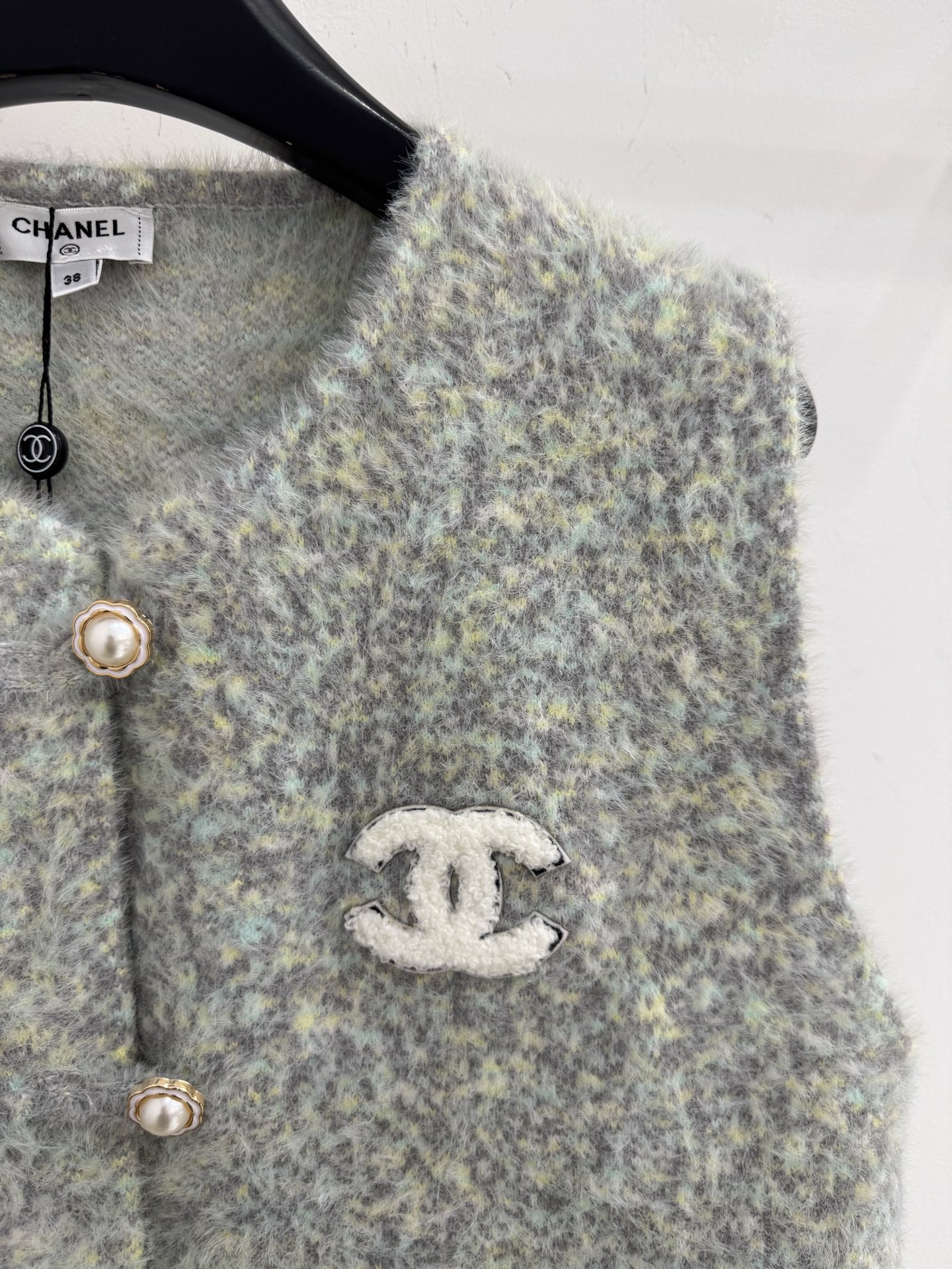 Chrome Hearts 整体设计优雅且富有质感