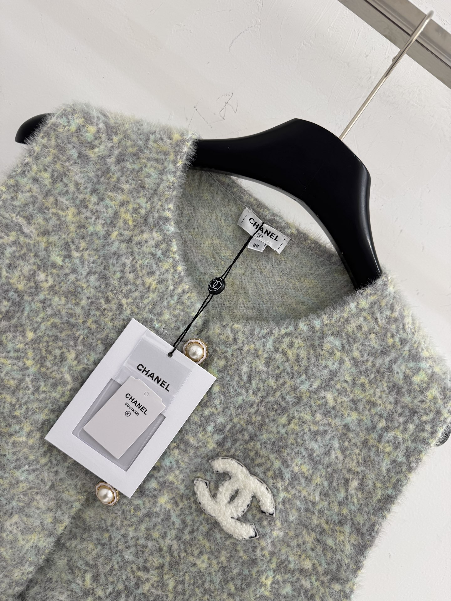 Chrome Hearts 整体设计优雅且富有质感