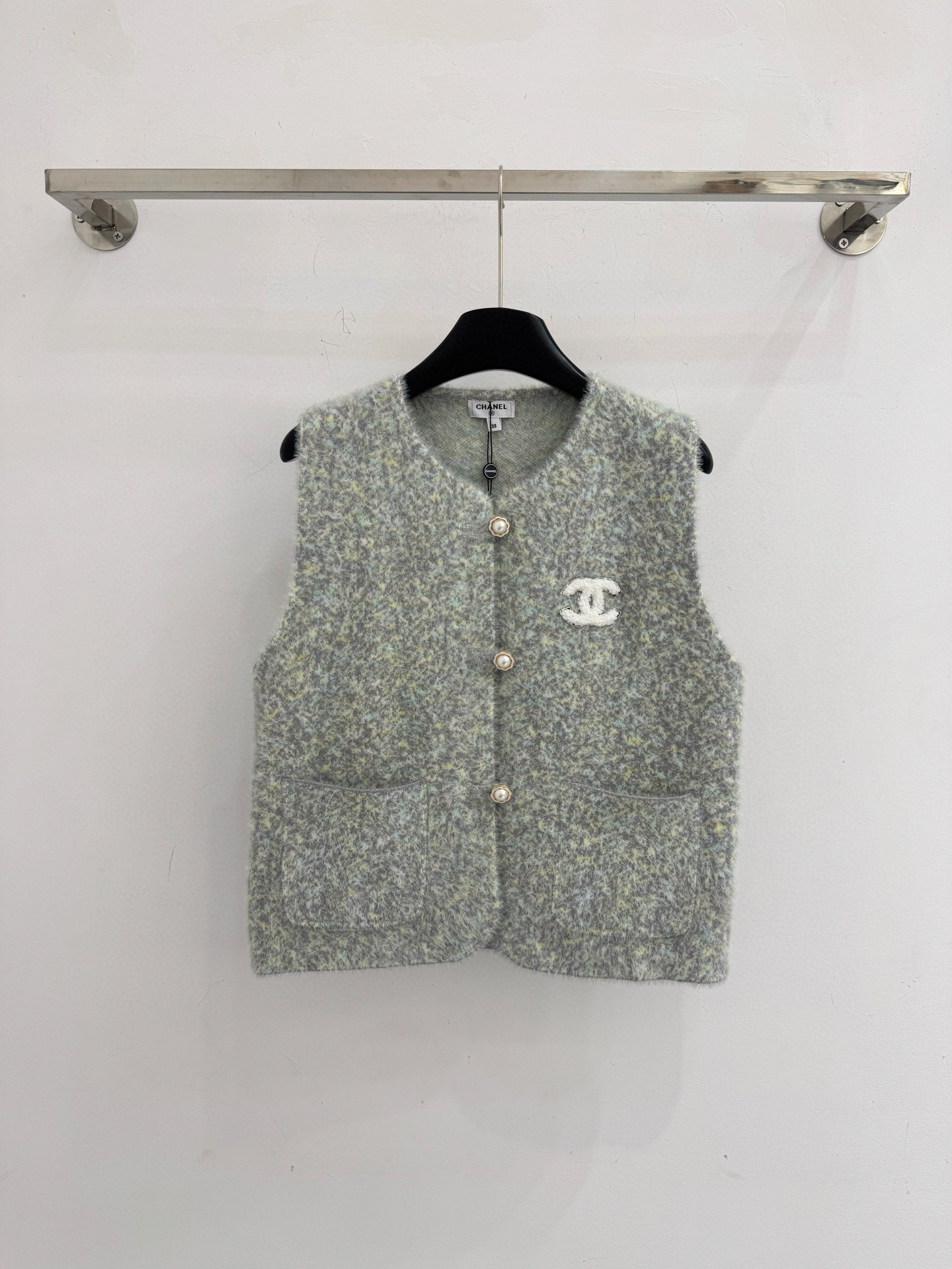 Chrome Hearts 整体设计优雅且富有质感
