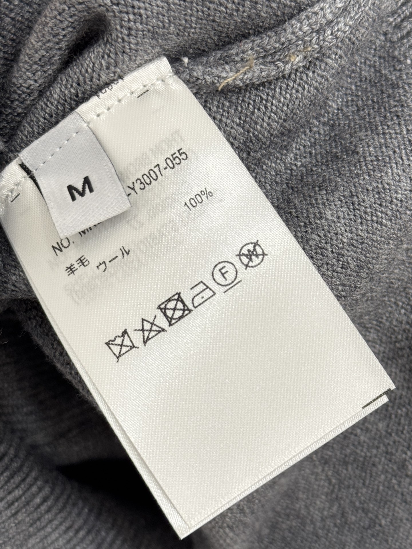 Unknown 小马针织长袖上衣‌，设计简约袖上四条杠条纹‌品牌标志性设计 百搭休闲