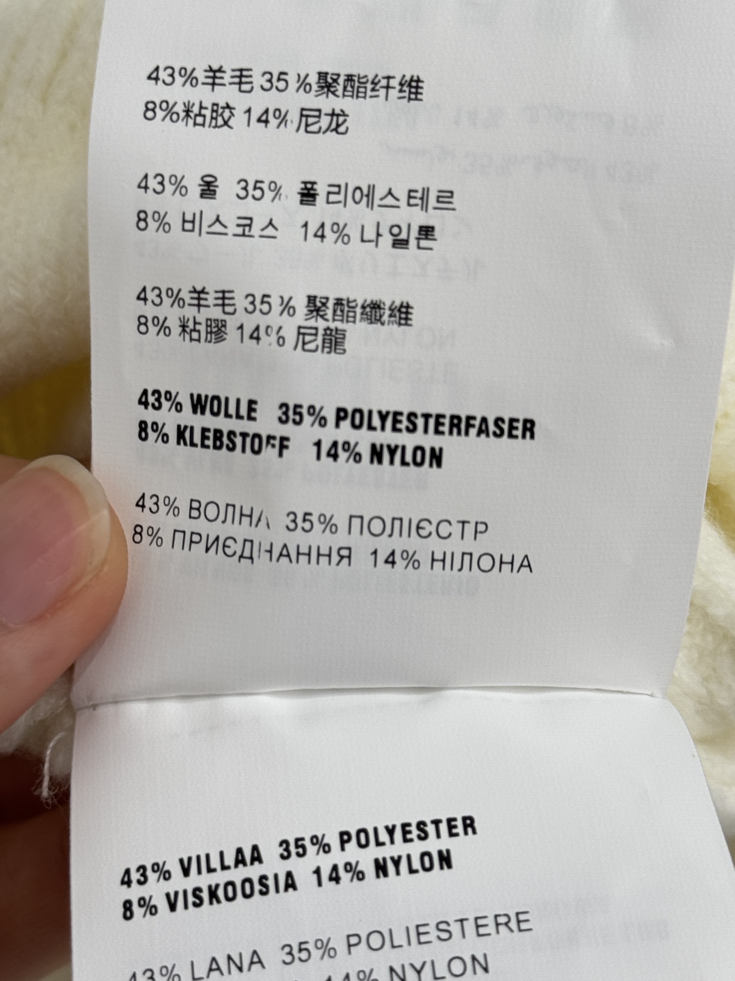 Unknown 拼接领口牛仔设计，简约优雅，领口下方搭配单排纽扣针织面料柔软亲肤，适合春秋季节穿着