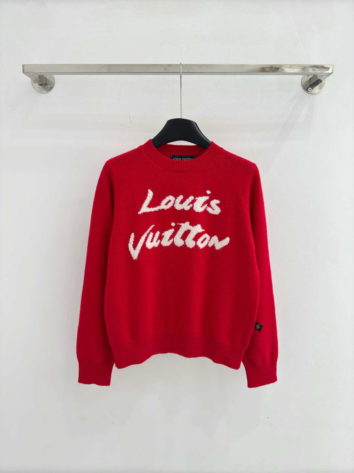 Louis Vuitton 新年红字母刺绣圆领针织毛衣‌
