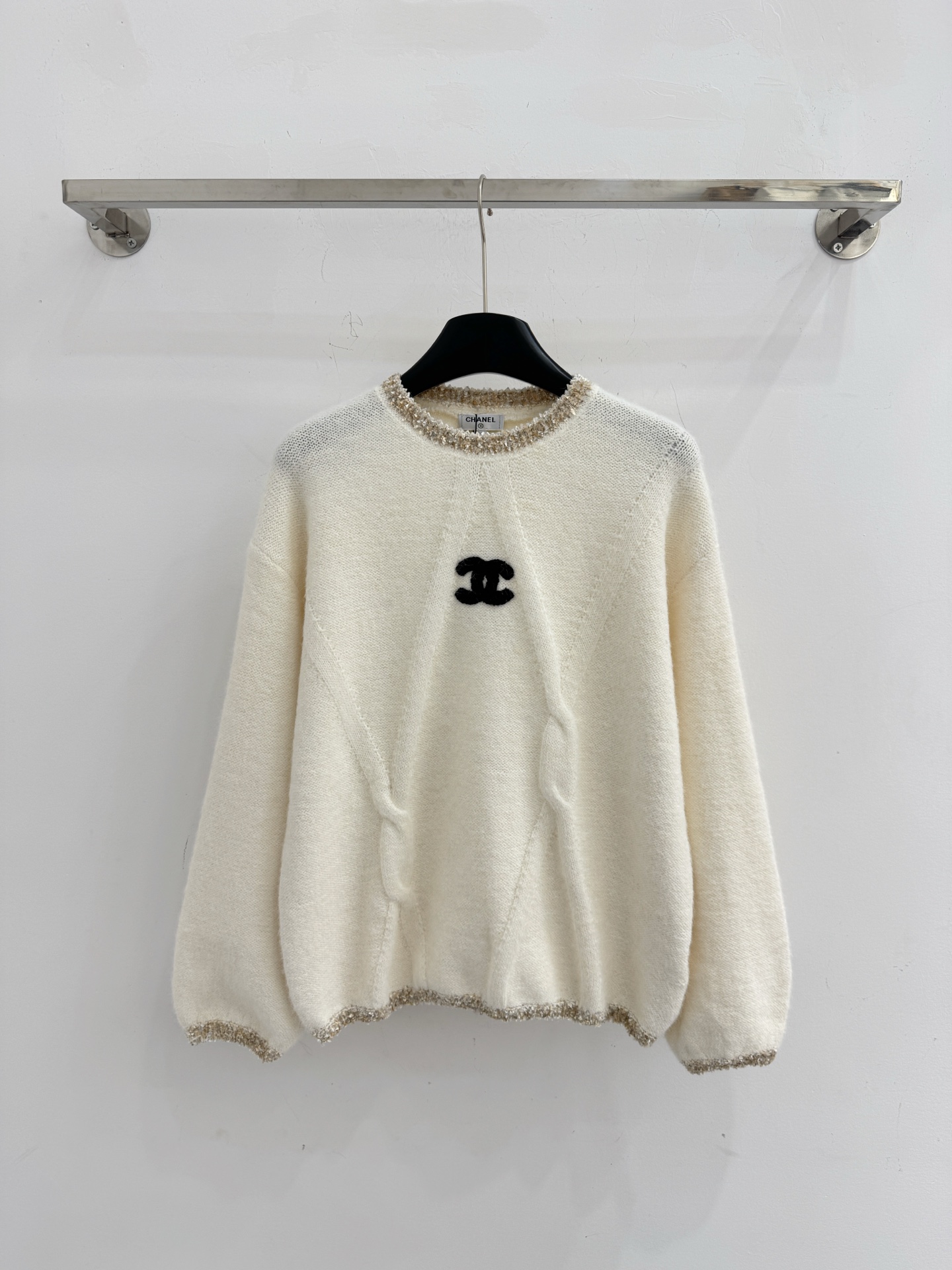 Chanel 简洁优雅圆领设计