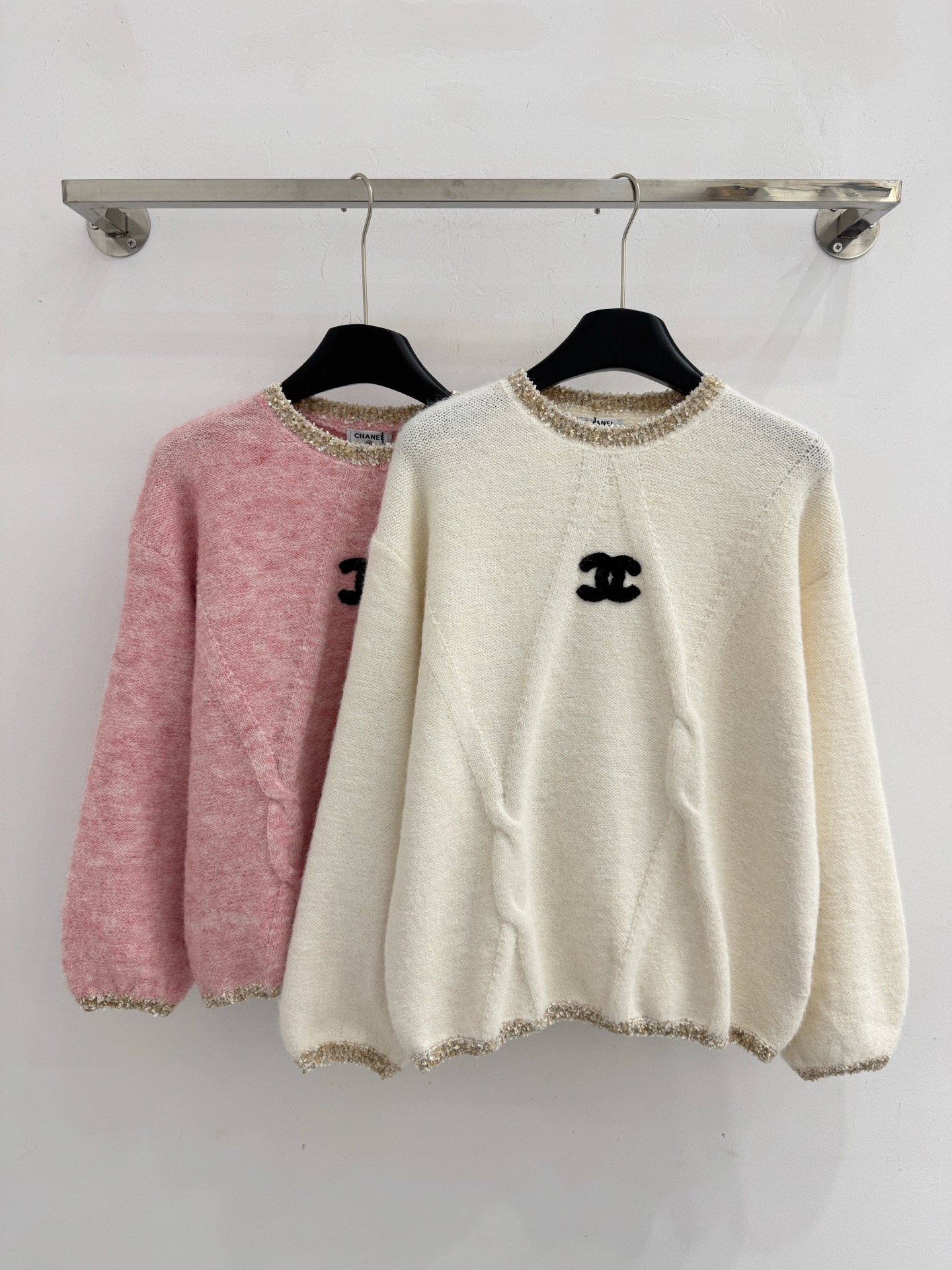 Chanel 简洁优雅圆领设计