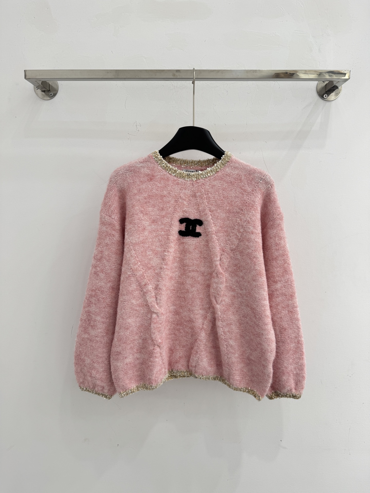 Chanel 简洁优雅圆领设计
