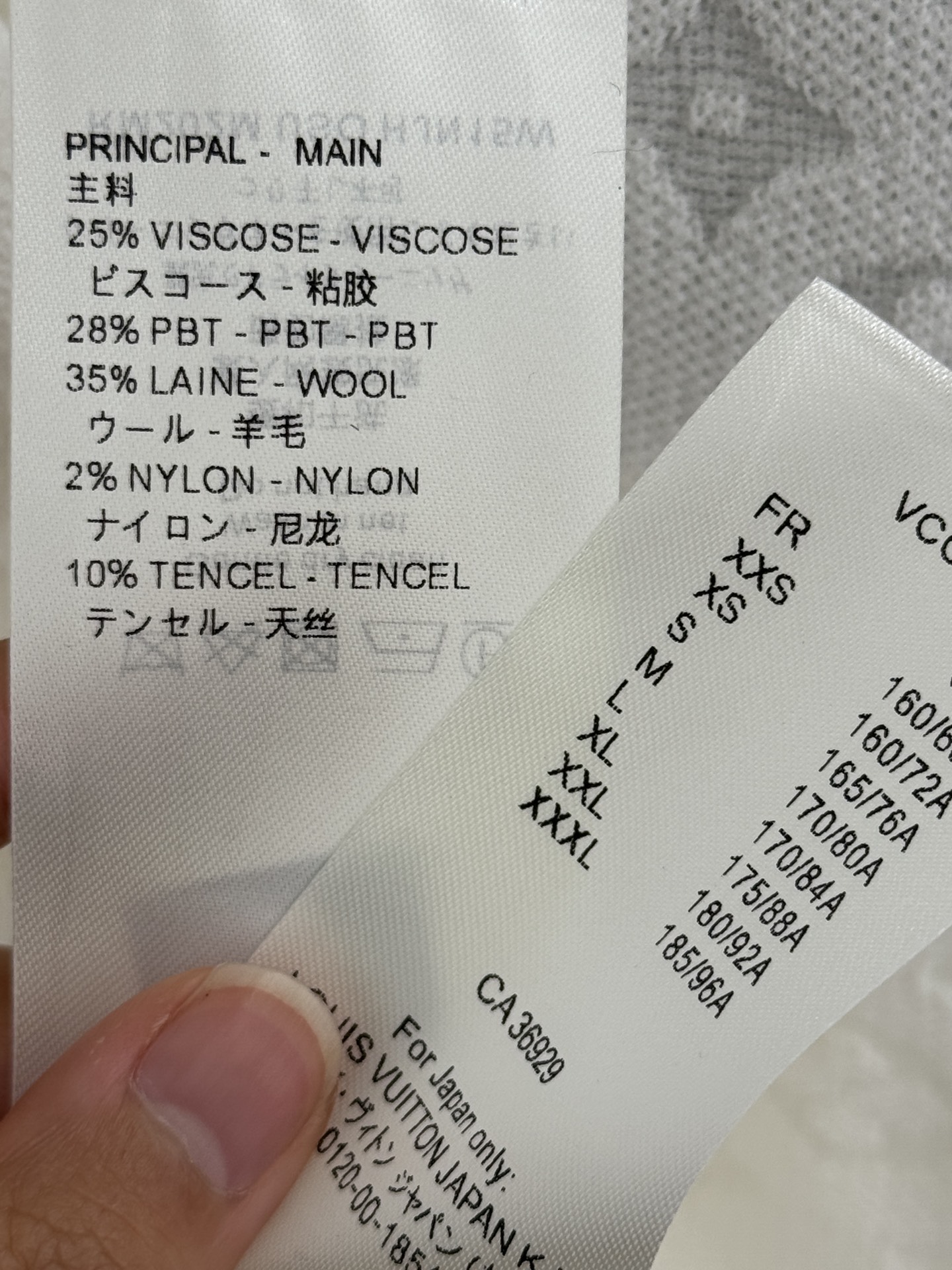 Chanel 无袖针织Polo衫‌，翻领设计‌，衣身满印提花字母图案，修身剪裁 简约 ，透气亲肤舒适