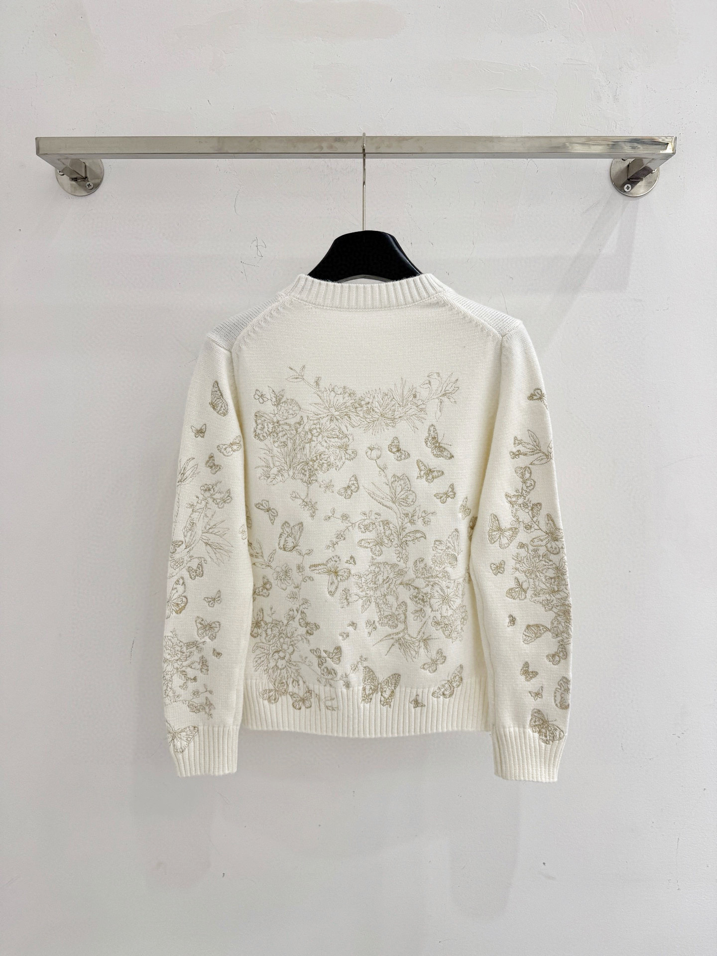 Chanel 白色蝴蝶花卉刺绣圆领针织衫‌