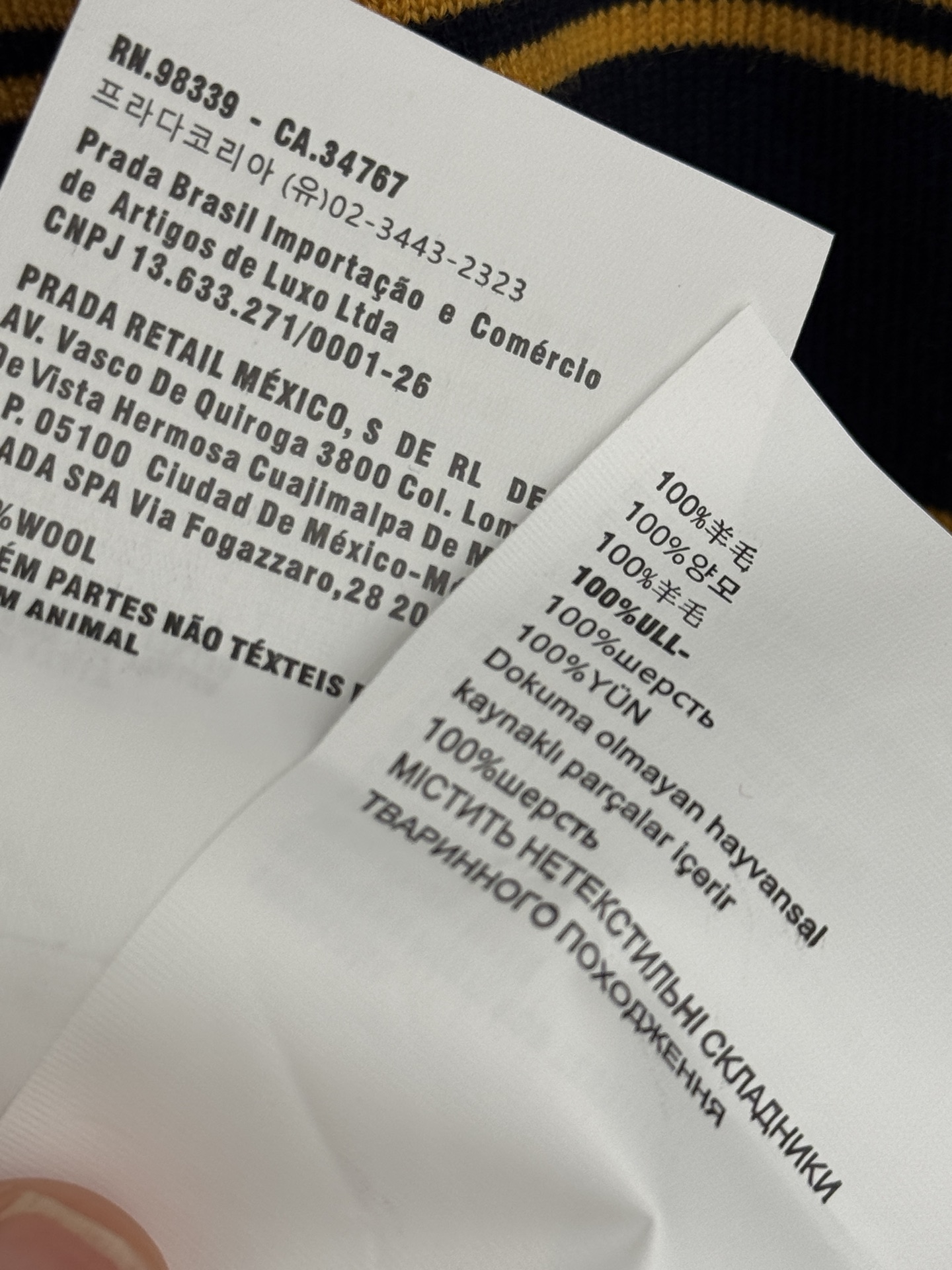 Unknown 翻领条纹针织上衣，轻薄透气，撞色设计，修身显瘦，百搭休闲，适合春夏日常穿搭，舒适有型