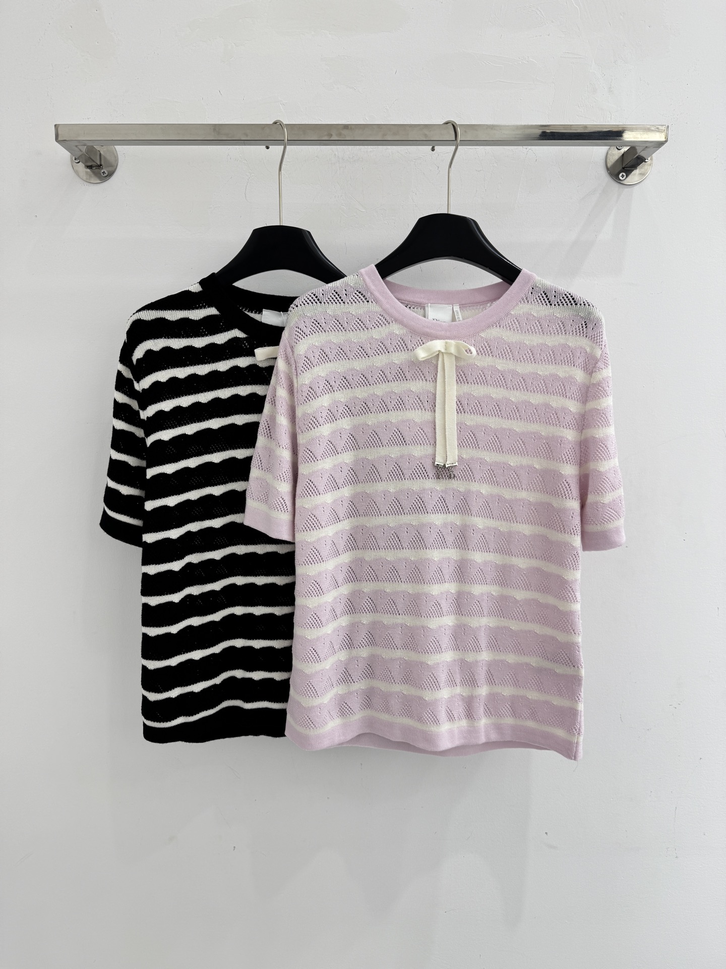 Chanel 面料舒适透气，简约 ，展现优雅气质，适合日常搭配，凸显个性魅力