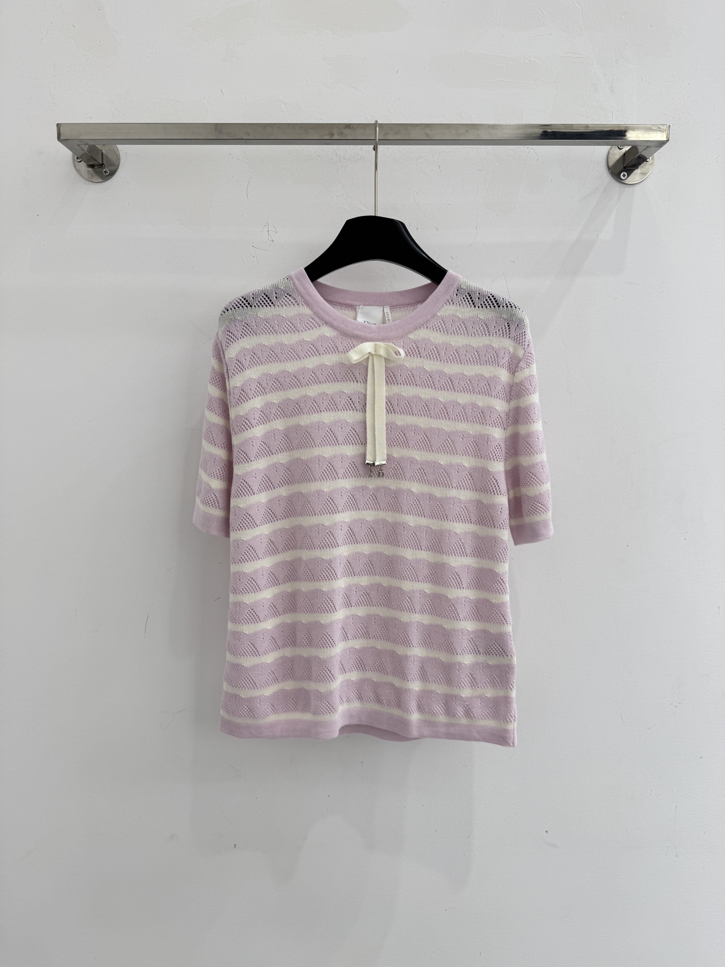 Chanel 面料舒适透气，简约 ，展现优雅气质，适合日常搭配，凸显个性魅力