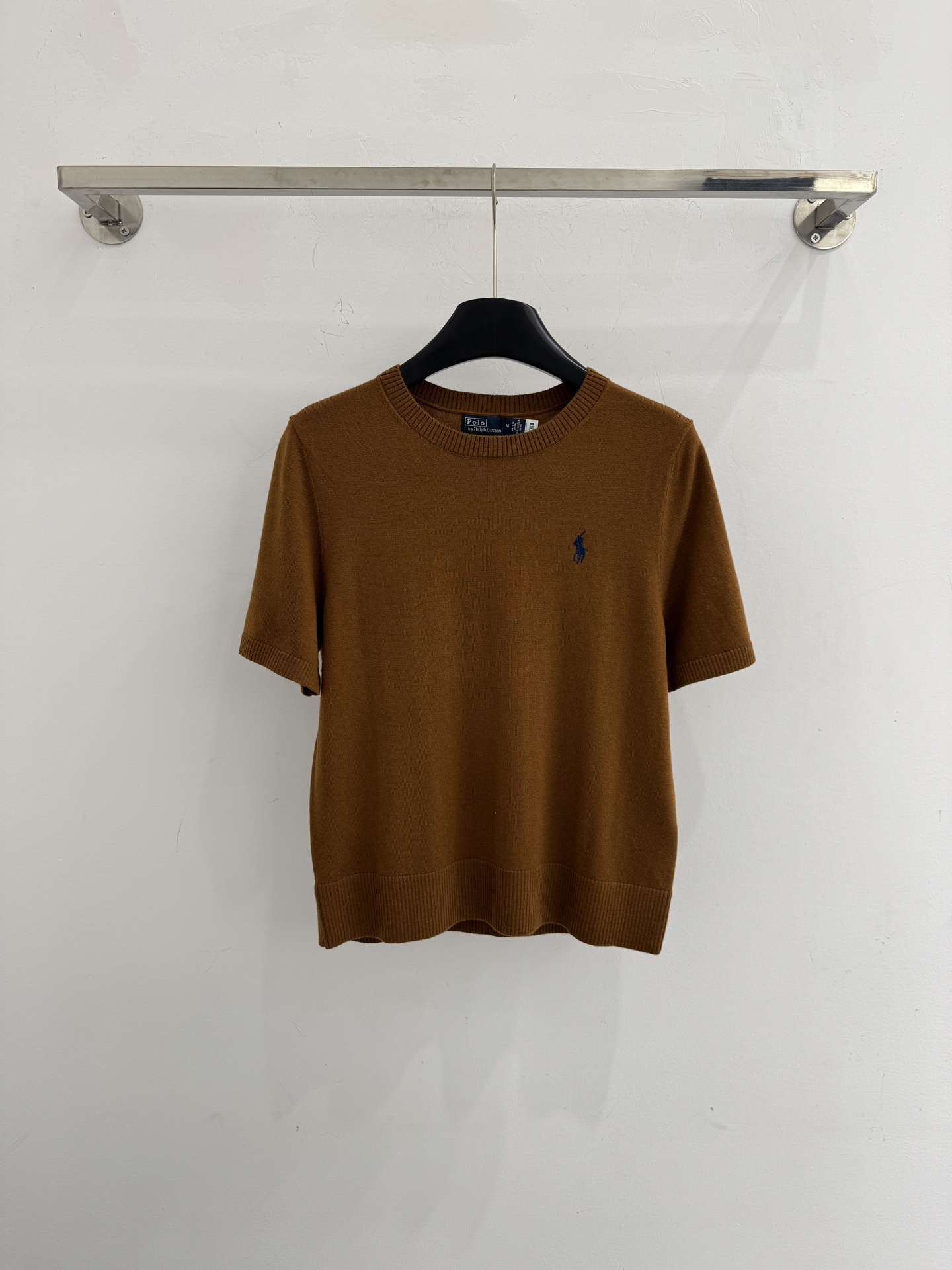 Ralph Lauren 简约纯色短袖T恤，显瘦百搭，舒适针织面料透气亲肤。 不单调，轻松驾驭通勤休闲风