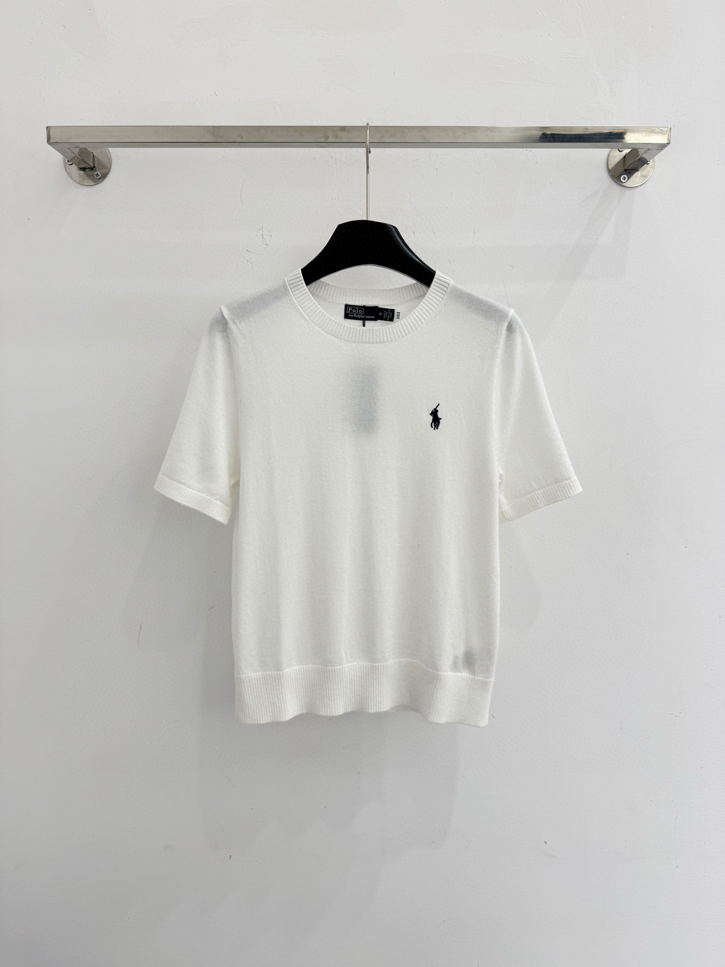 Ralph Lauren 简约纯色短袖T恤，显瘦百搭，舒适针织面料透气亲肤。 不单调，轻松驾驭通勤休闲风