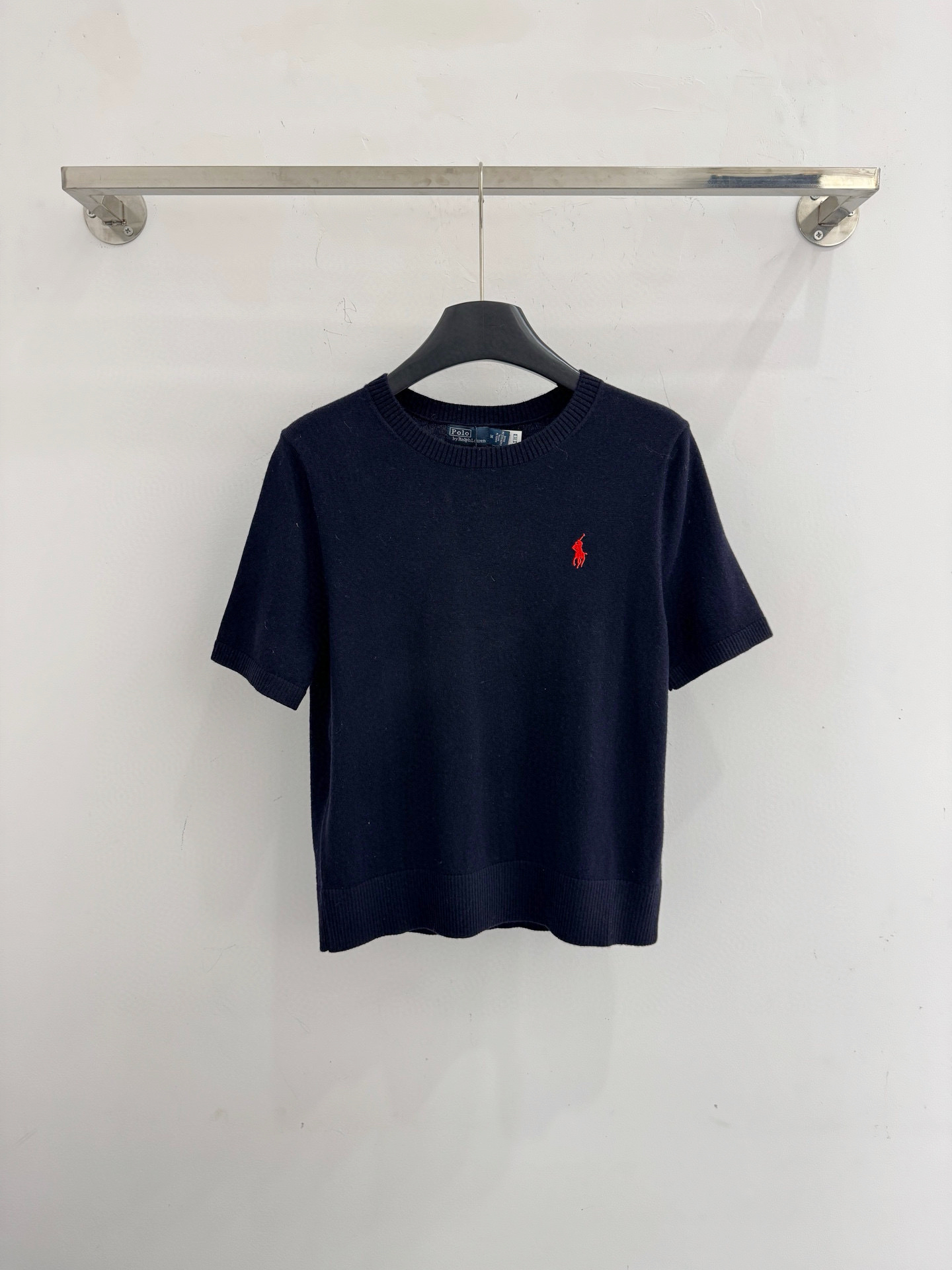 Ralph Lauren 简约纯色短袖T恤，显瘦百搭，舒适针织面料透气亲肤。 不单调，轻松驾驭通勤休闲风