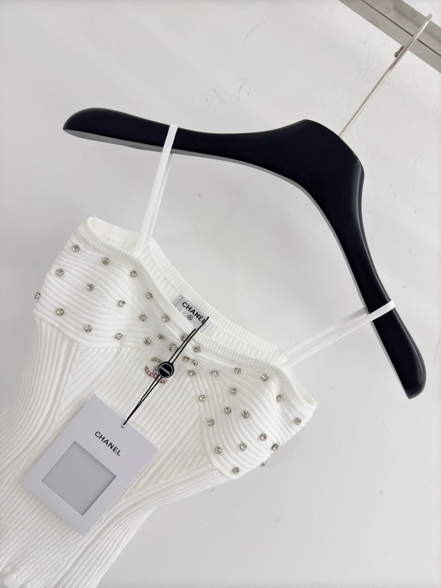 Chanel 细吊带设计