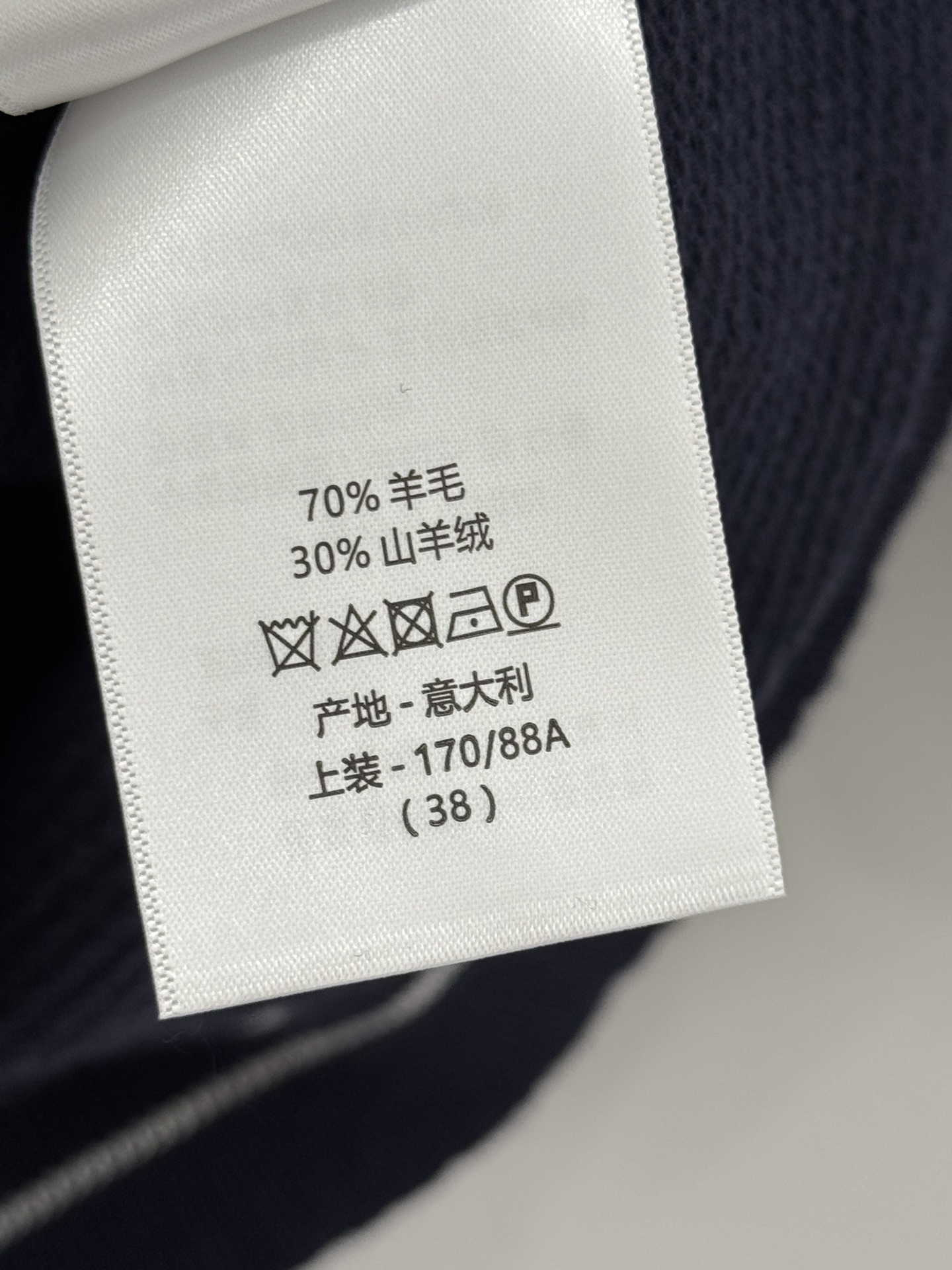 Unknown 羊毛面料柔软舒适上身简约百搭不挑人 H