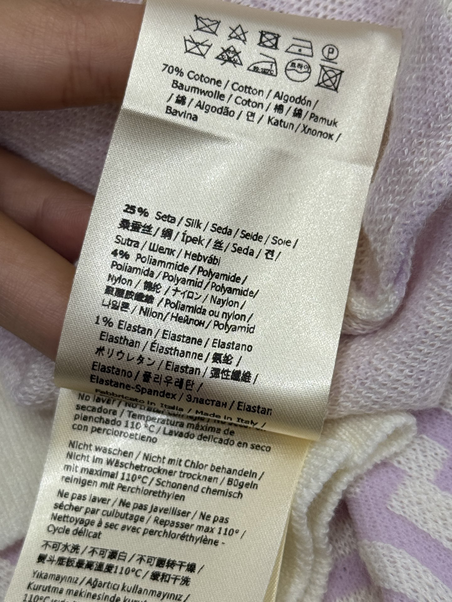 Fendi 老花图案针织圆领开衫，满幅FF老花提花设计，撞色包边边设计，潮流百搭Y