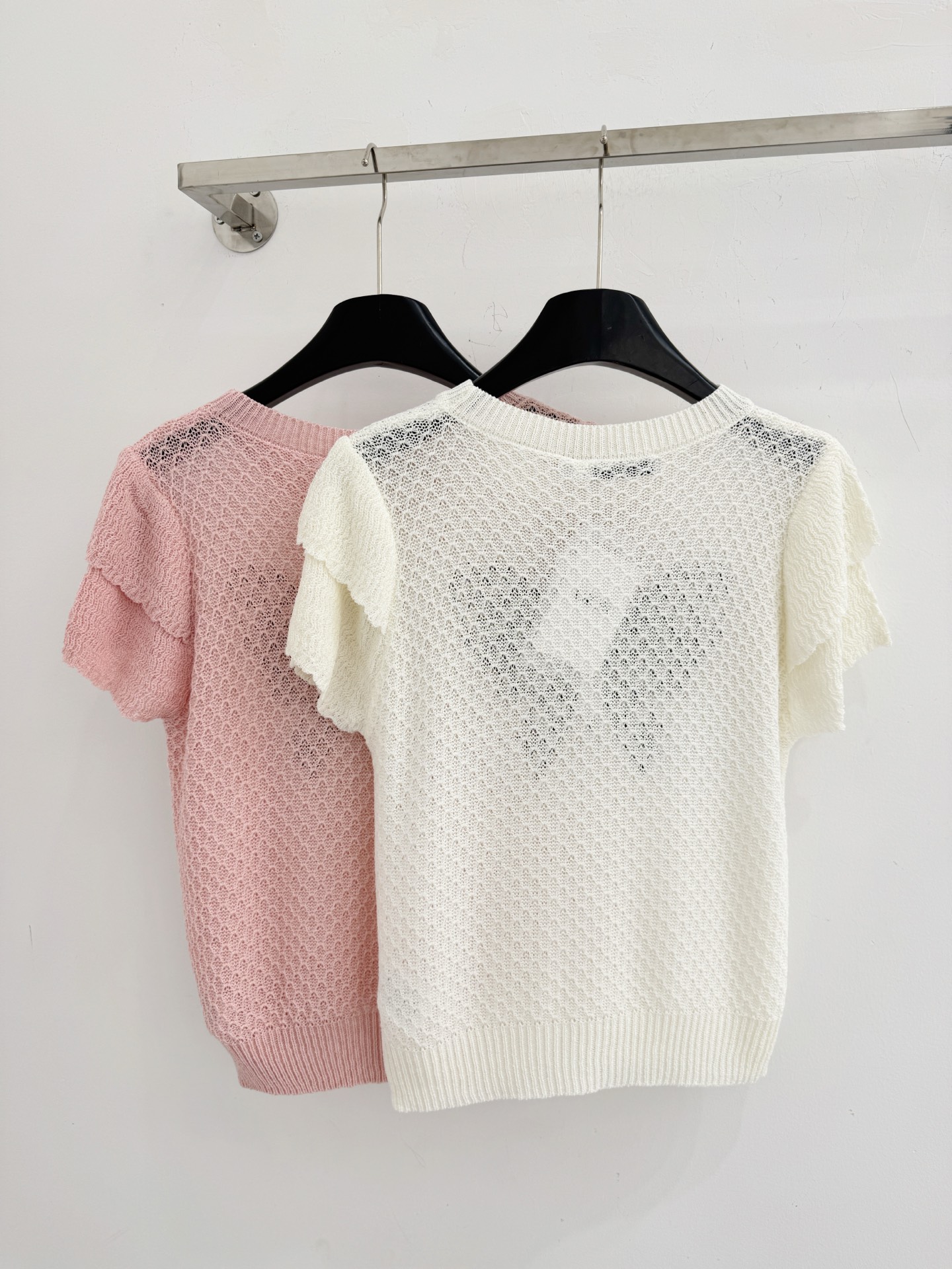 Chanel 高级感，慵懒百搭。春夏 ，荷叶袖设计俏皮灵动随性显瘦