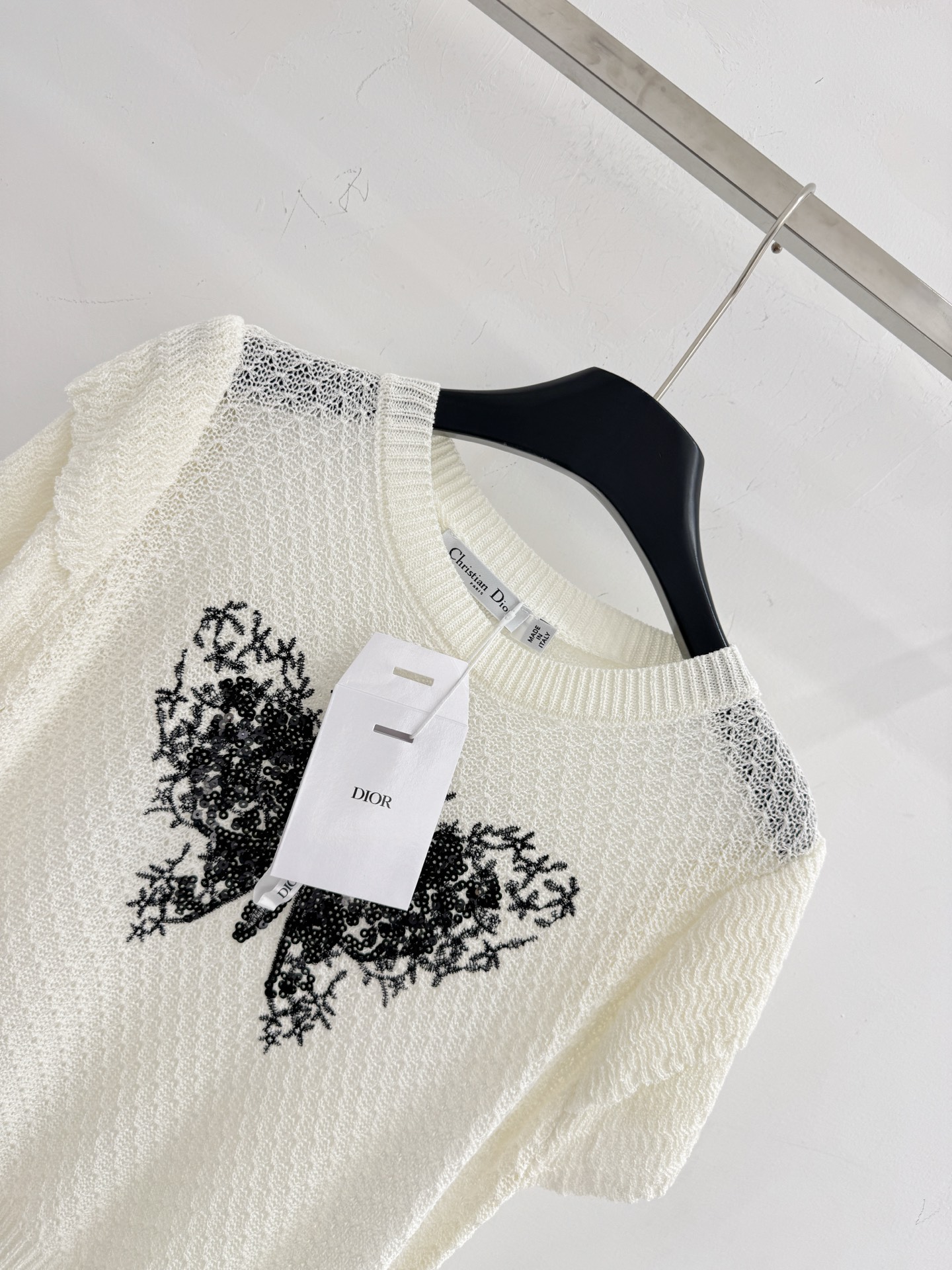 Chanel 高级感，慵懒百搭。春夏 ，荷叶袖设计俏皮灵动随性显瘦